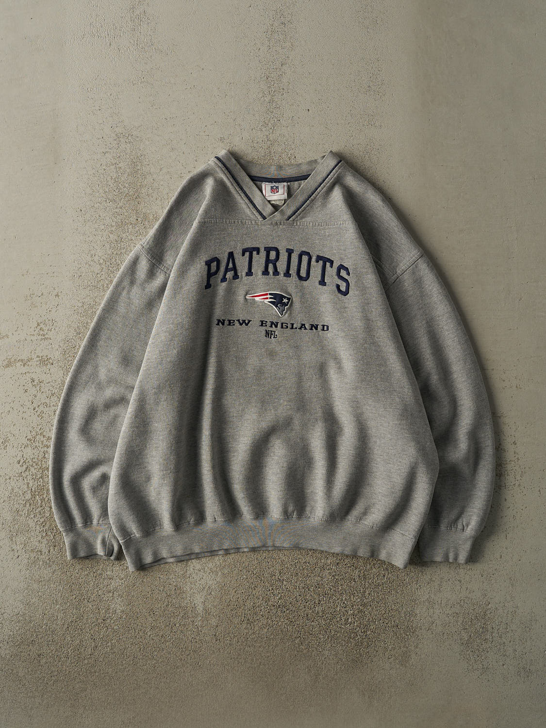 Vintage 90s Grey New England Patriots Embroidered Crewneck (XXL)