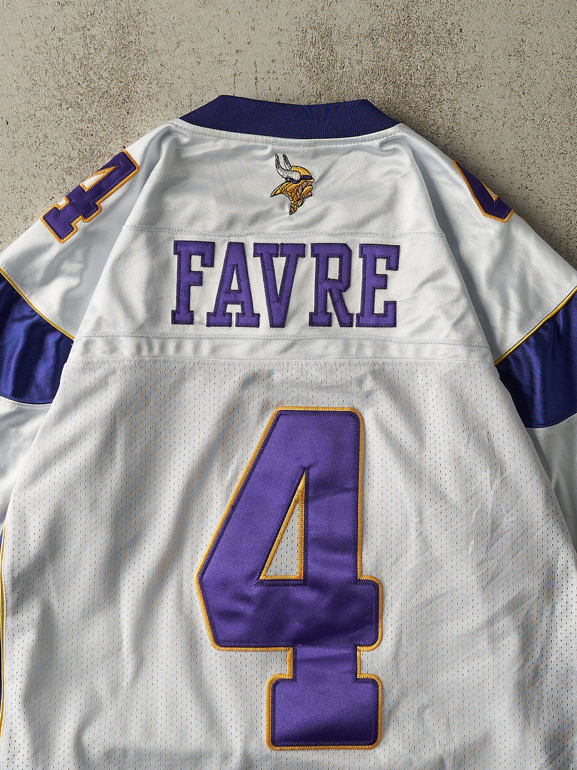 Vintage Y2K White Minnesota Vikings Brett Favre #4 Cropped Boxy Jersey (M/L)
