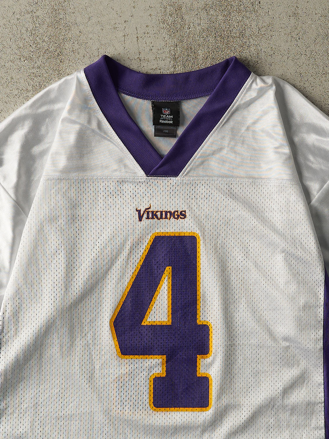 Vintage Y2K White Minnesota Vikings Brett Favre #4 Cropped Boxy Jersey (M)