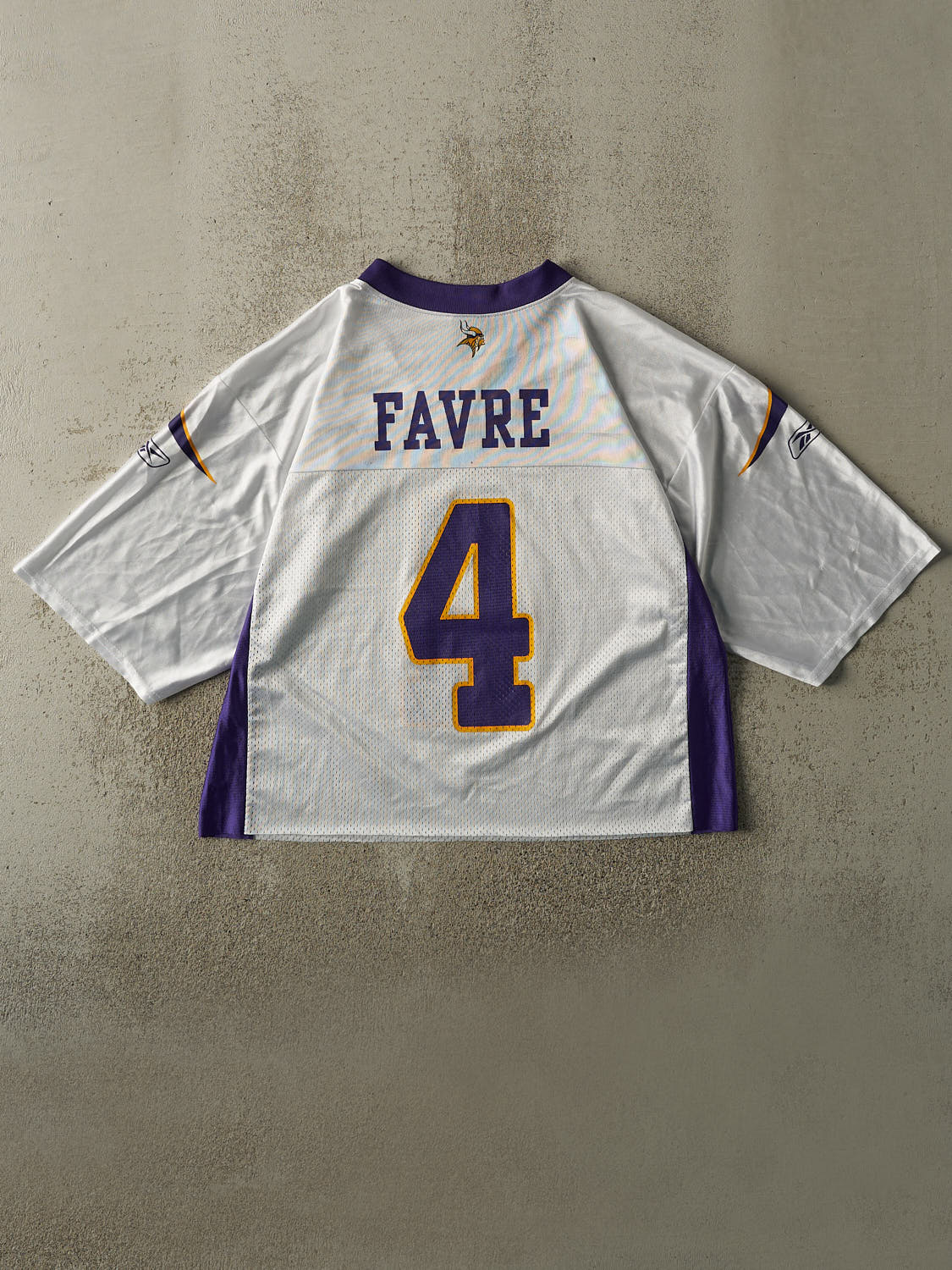 Vintage Y2K White Minnesota Vikings Brett Favre #4 Cropped Boxy Jersey (M)