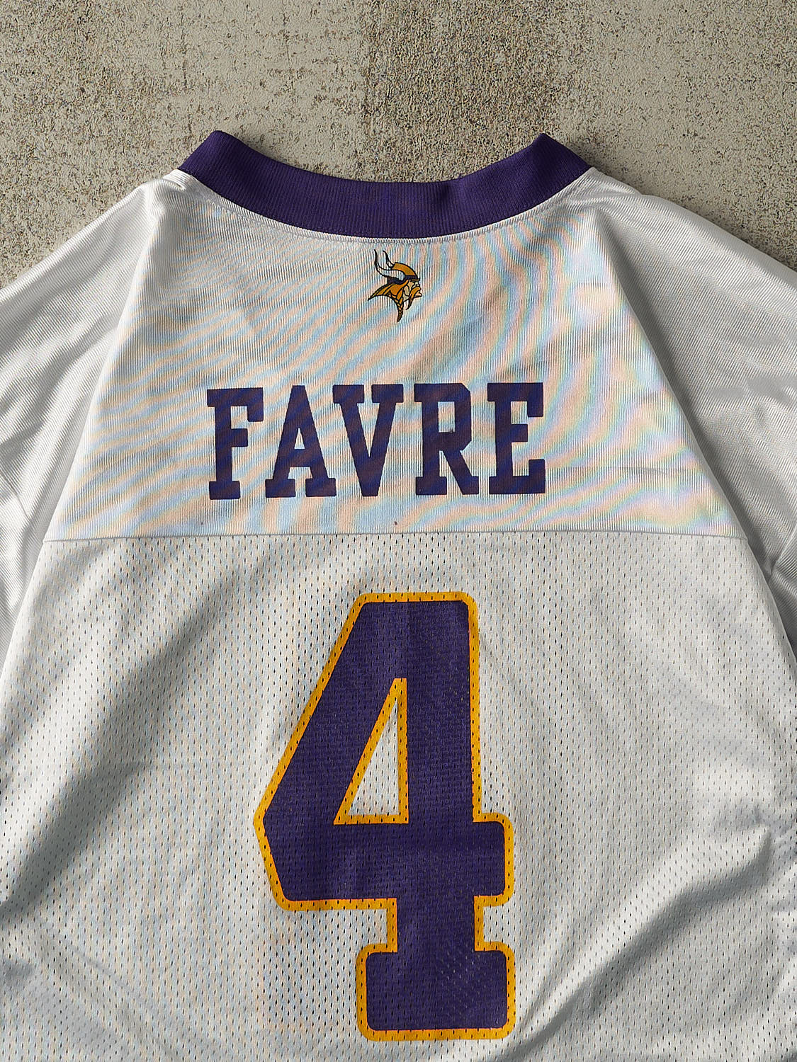 Vintage Y2K White Minnesota Vikings Brett Favre #4 Cropped Boxy Jersey (M)