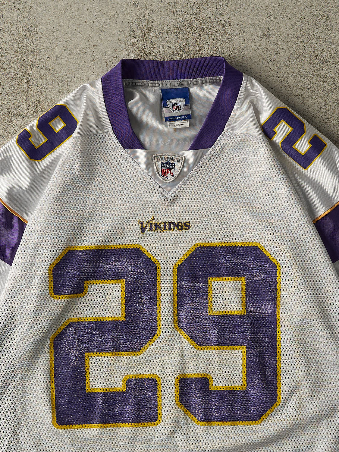 Vintage Y2K White Minnesota Vikings Chester Taylor #29 Cropped Jersey (L/XL)
