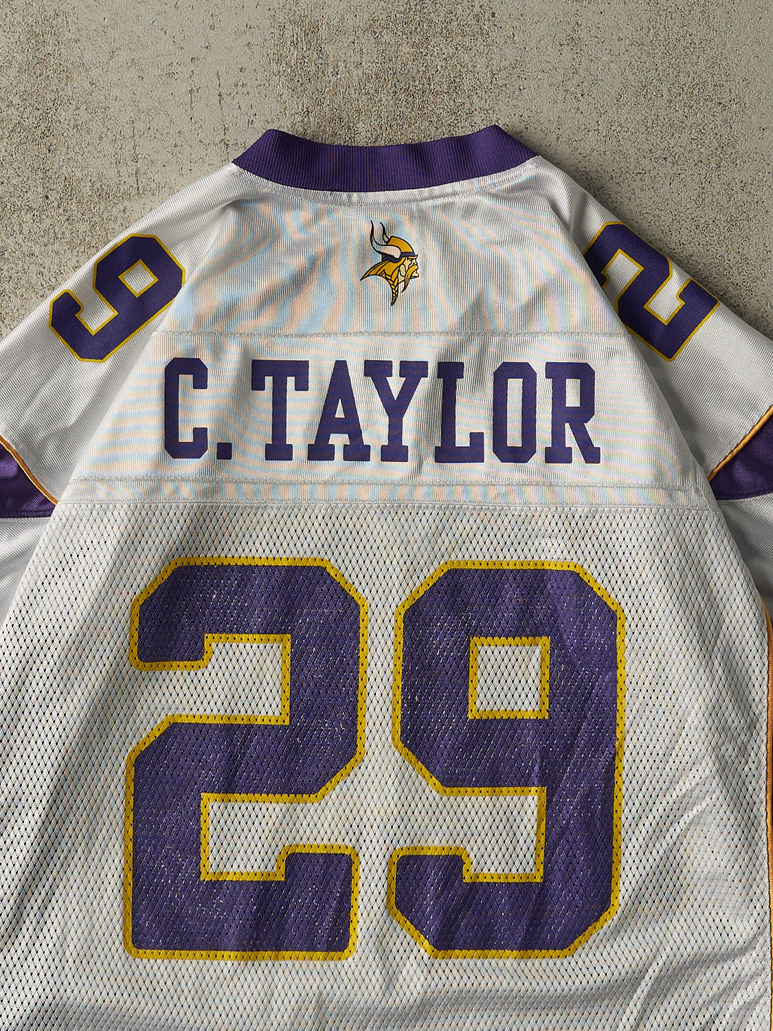 Vintage Y2K White Minnesota Vikings Chester Taylor #29 Cropped Jersey (L/XL)