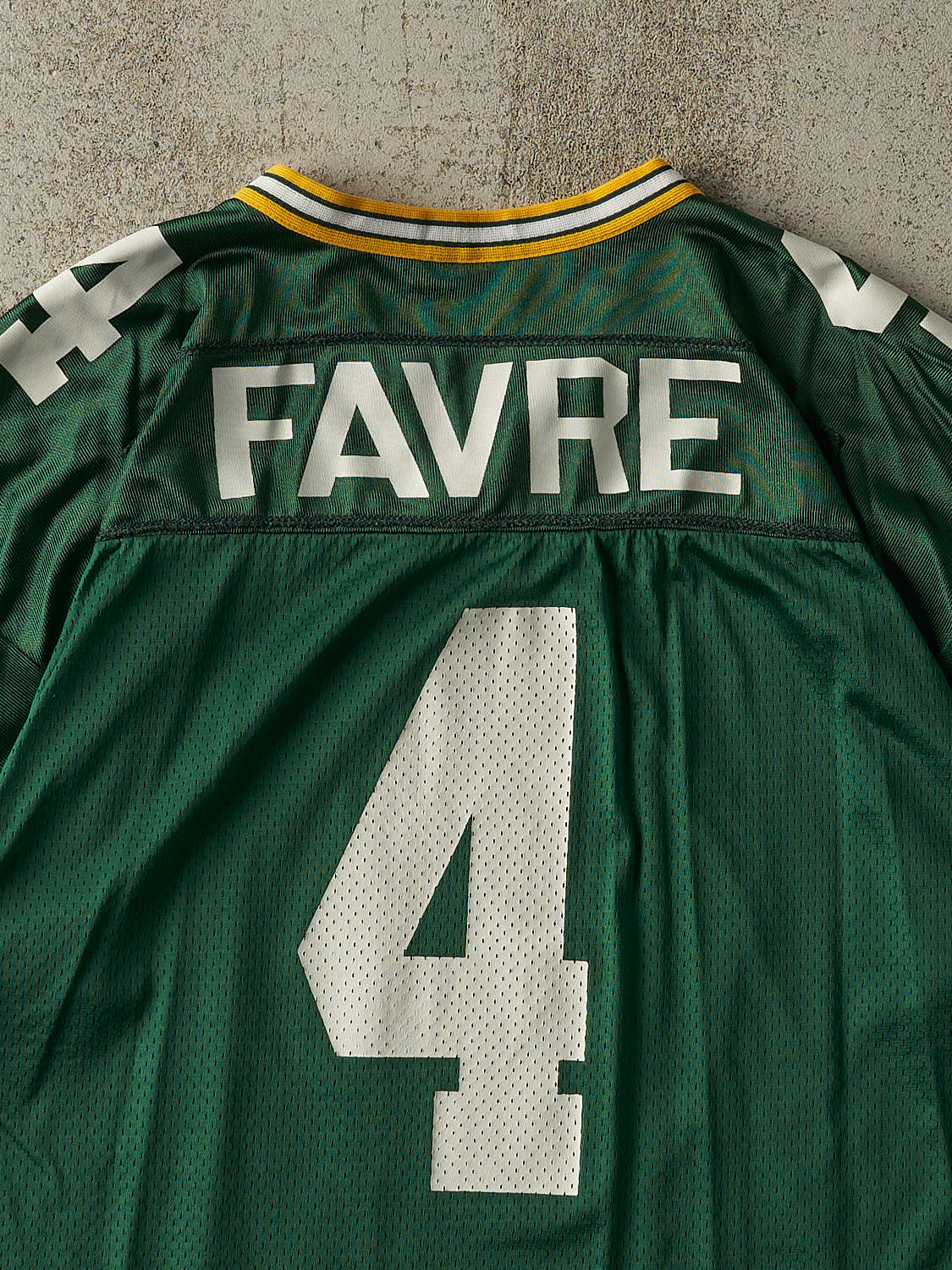 Vintage 90s Green Green Bay Packers Brett Favre #4 Cropped Boxy Jersey (L)