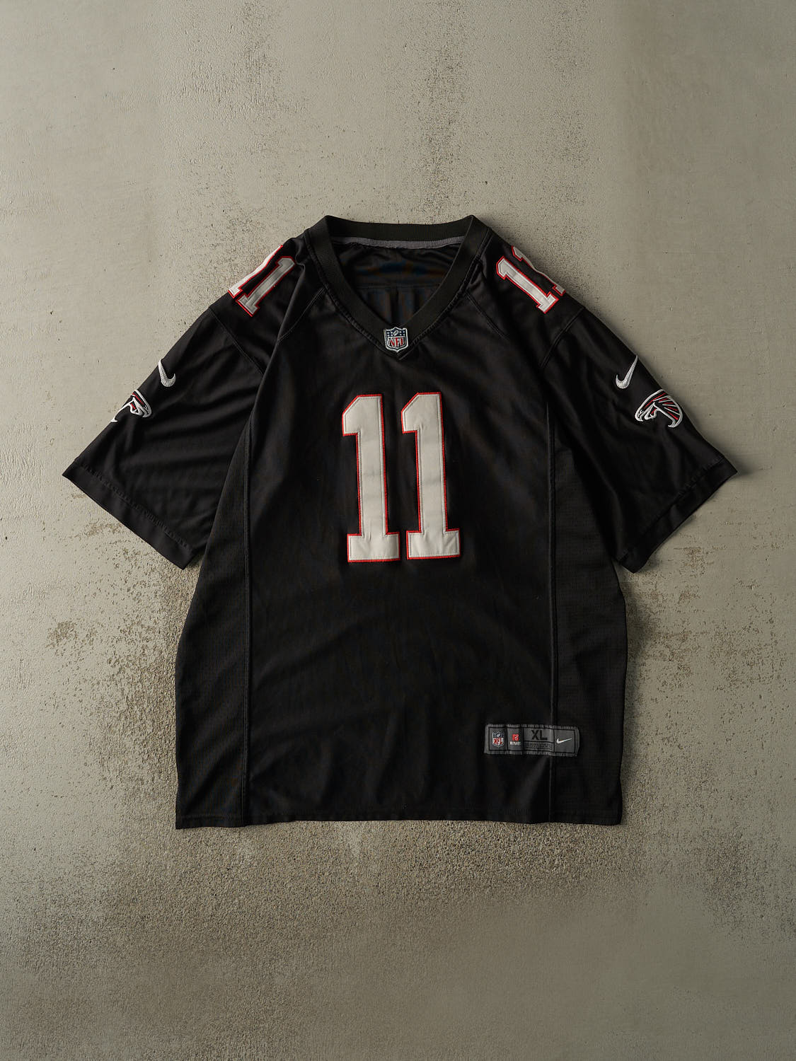 Vintage Y2K Black Atlanta Falcons Julio Jones #11 Jersey (XL)