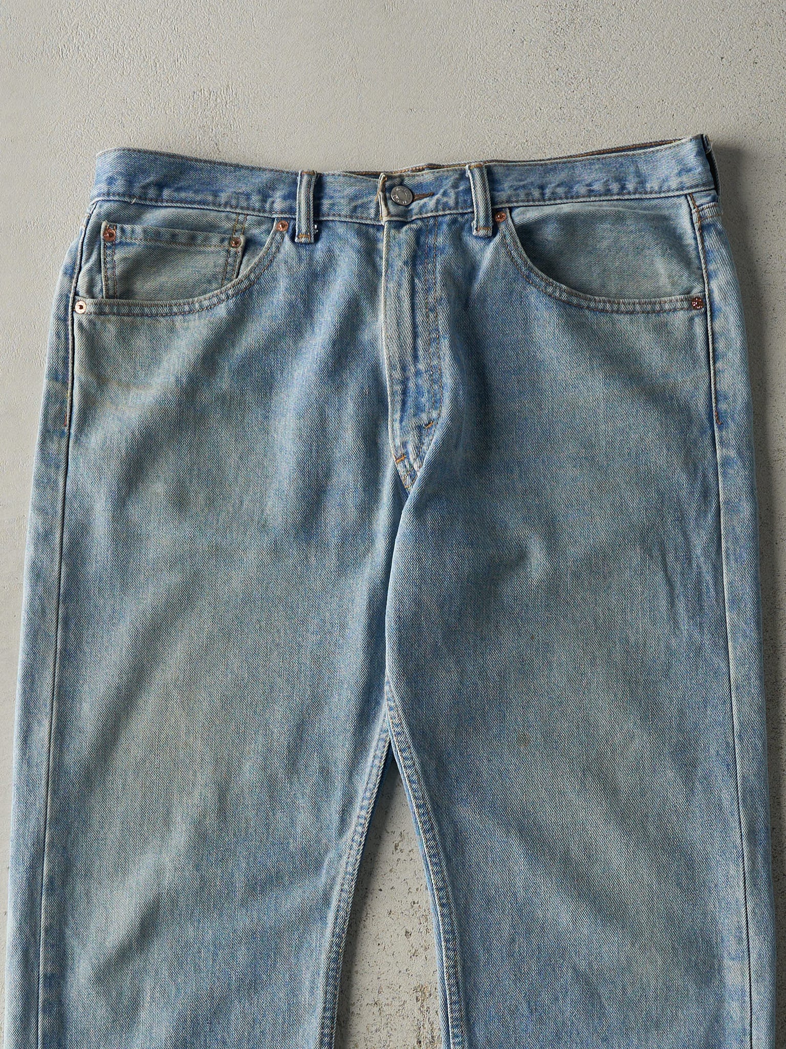 Vintage Y2K Light Wash Levi's 505 Jeans (38x30.5)