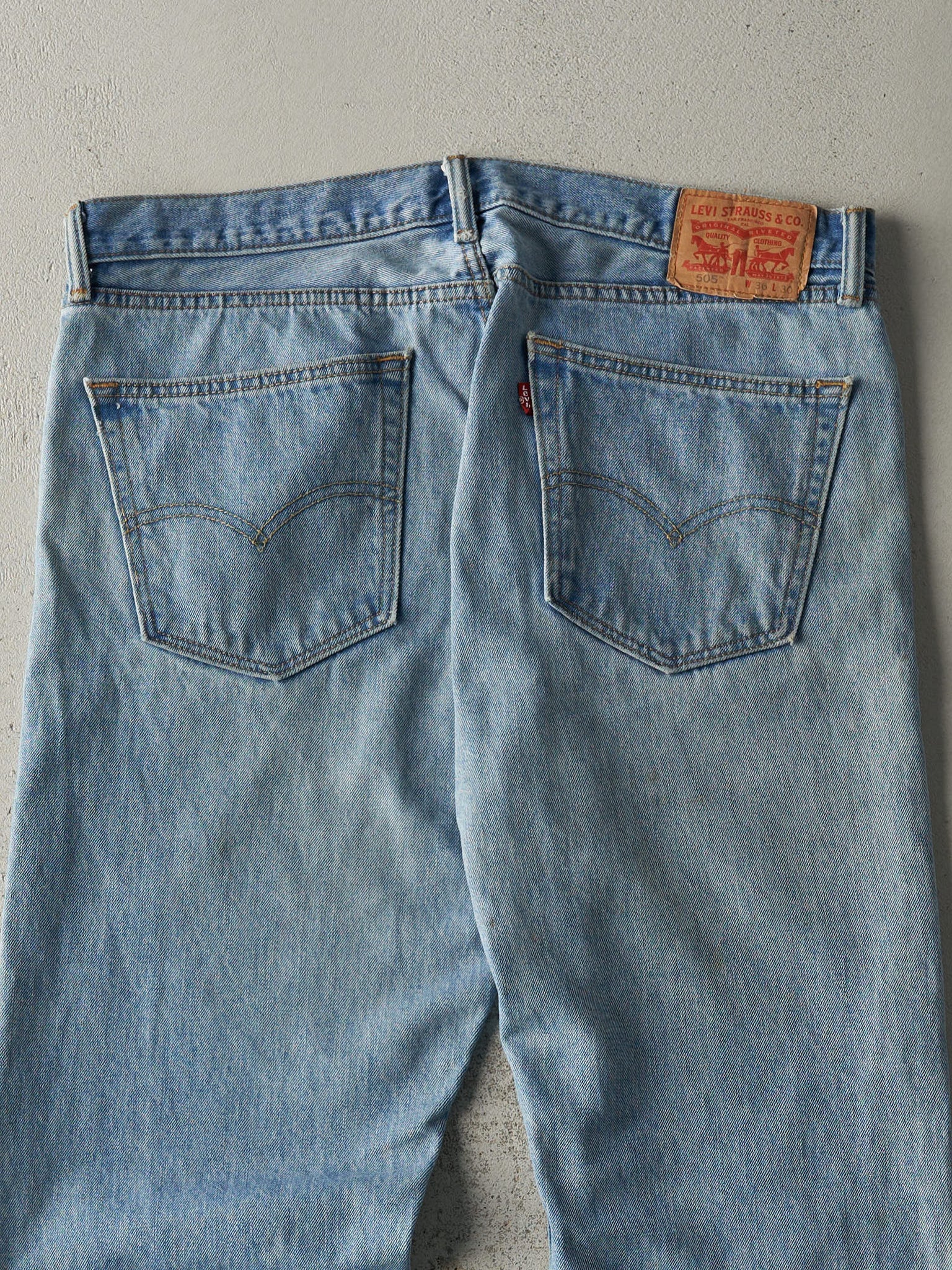 Vintage Y2K Light Wash Levi's 505 Jeans (38x30.5)