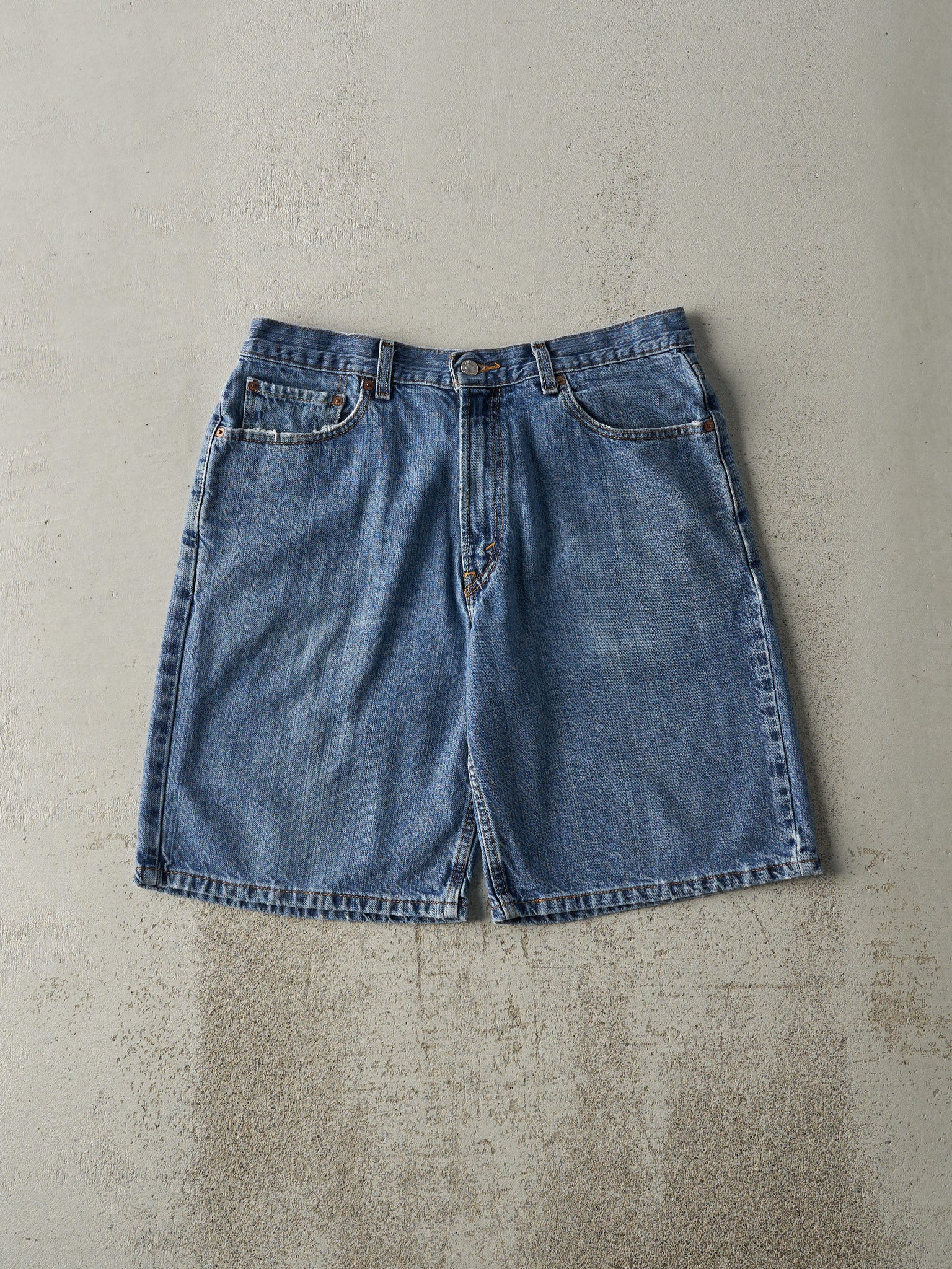 Vintage Y2K Mid Wash Levi's 550 Jean Shorts (34x10)