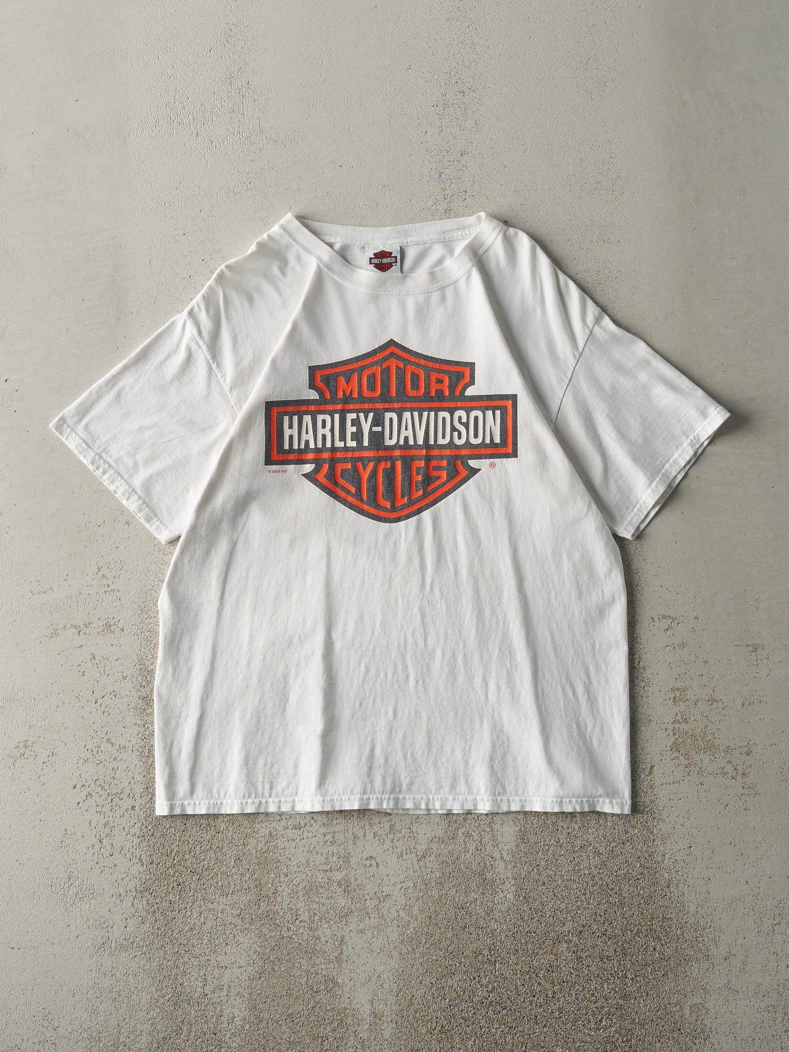 Vintage 09' White Barrie, Ontario Harley Davidson Tee (M)