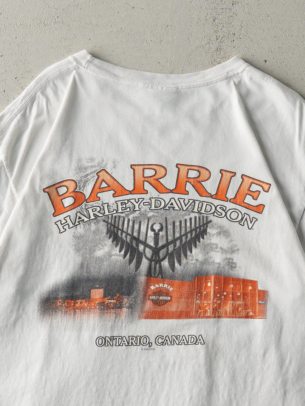 Vintage 09' White Barrie, Ontario Harley Davidson Tee (M)