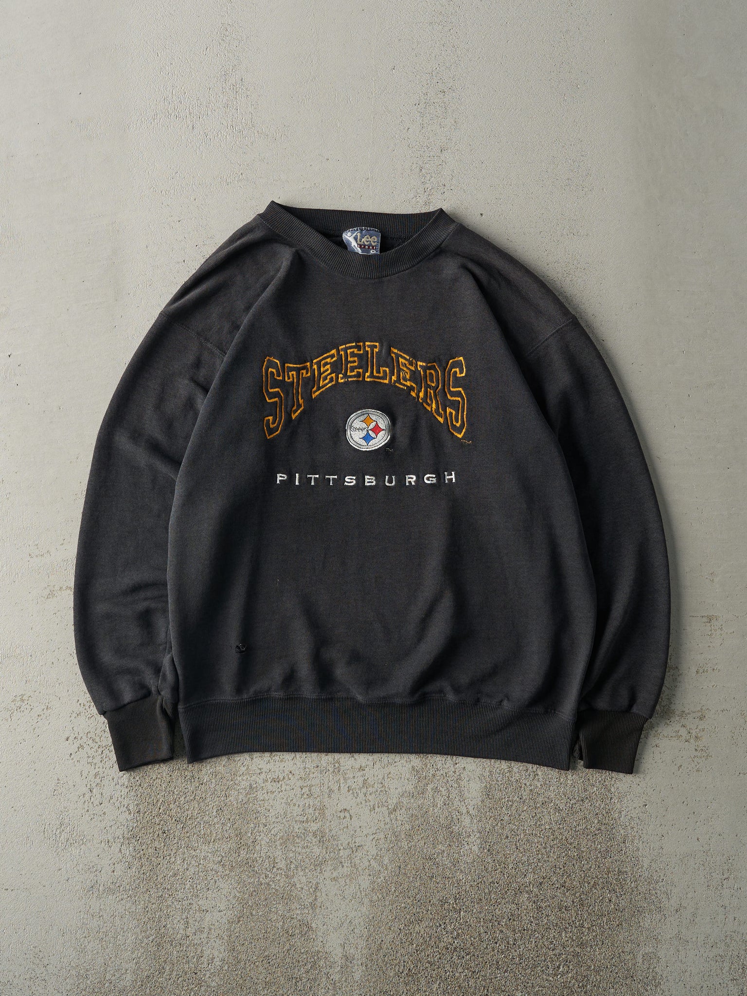 Vintage 90s Faded Black Pittsburgh Steelers Embroidered Crewneck (M)