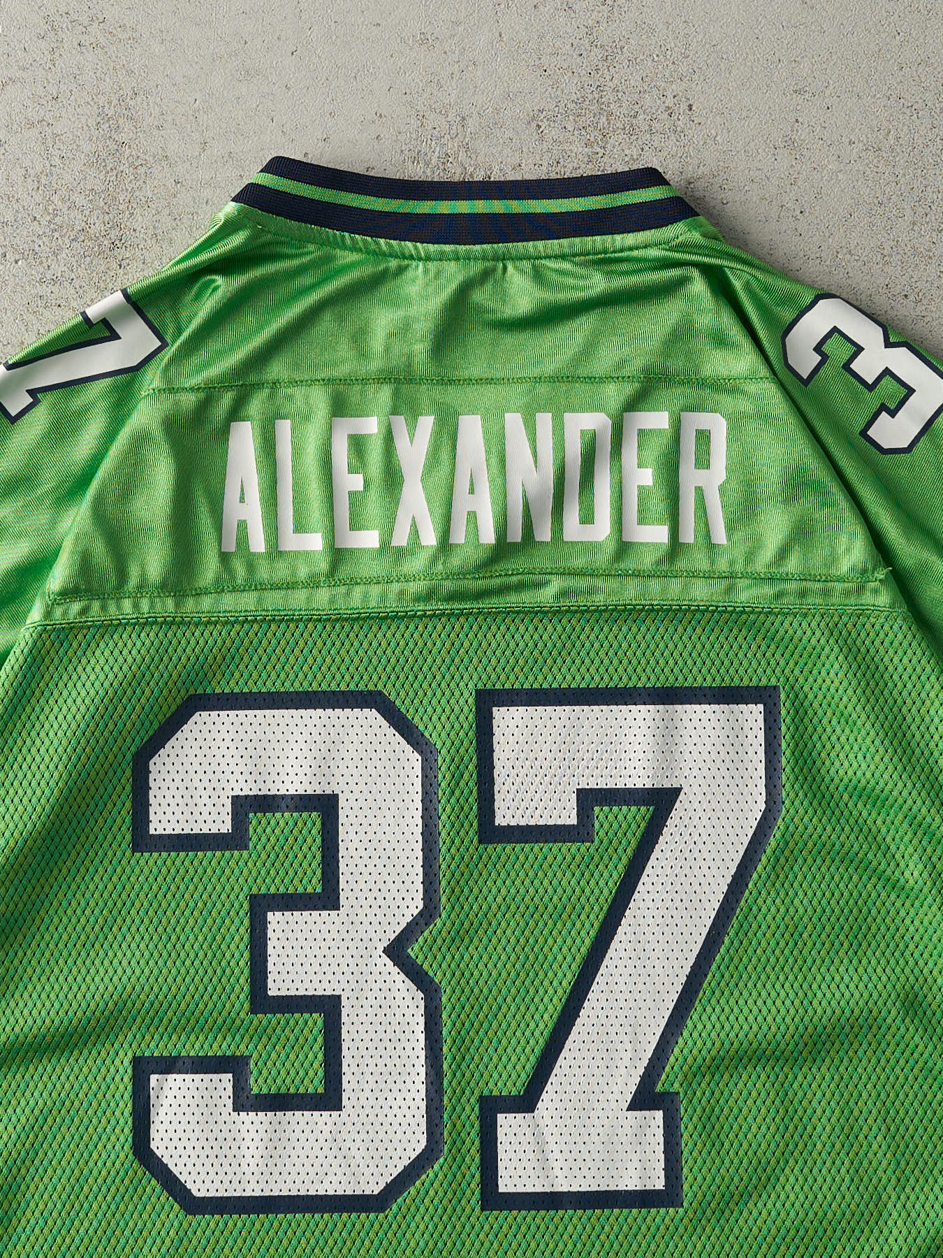 Vintage Y2K Green Seattle Seahawks #37 Shaun Alexander Cropped Football Jersey (L/XL)