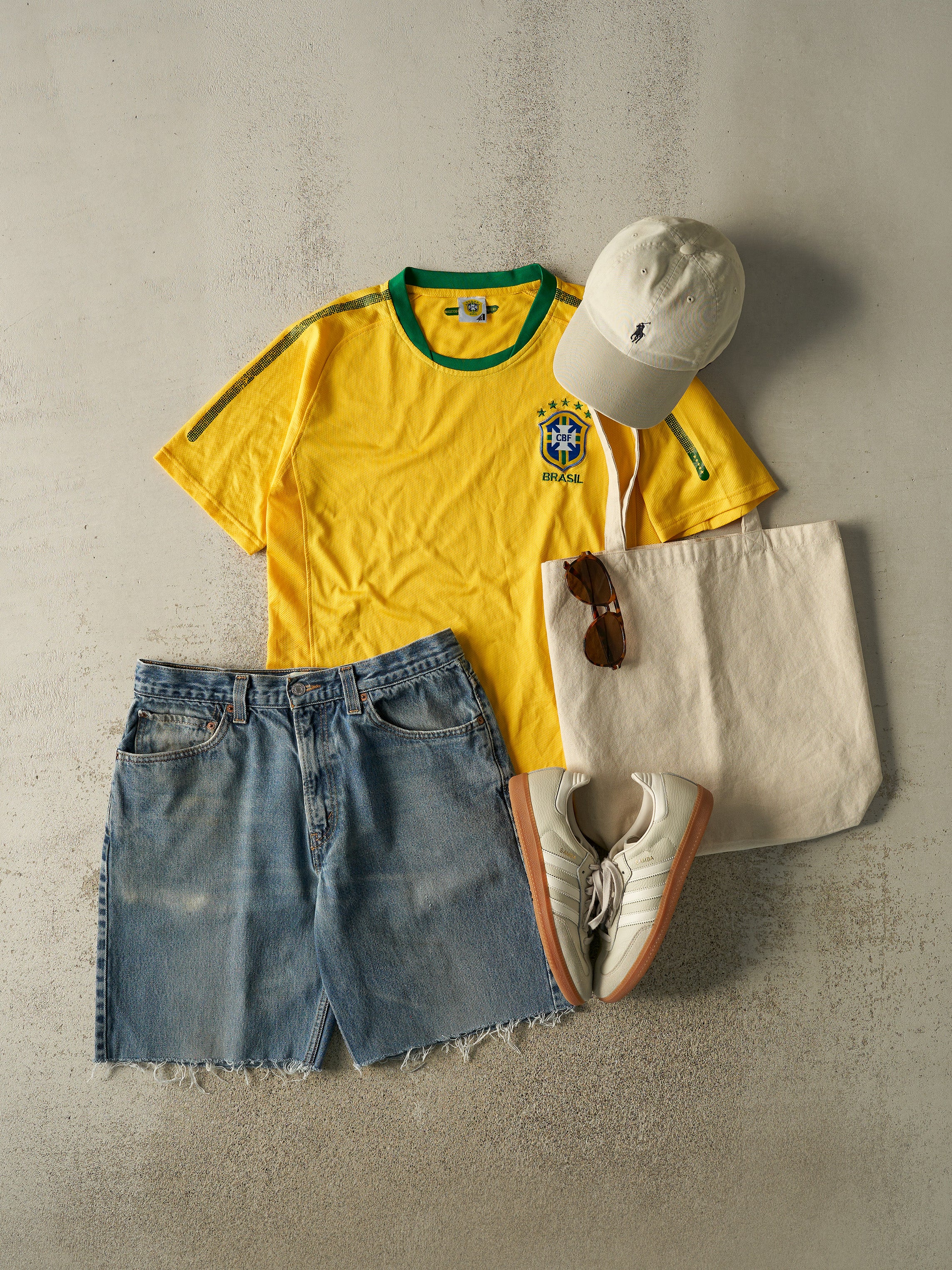 Vintage 90s Mid Wash Levi's 550 Cut Off Jean Shorts (32x9)