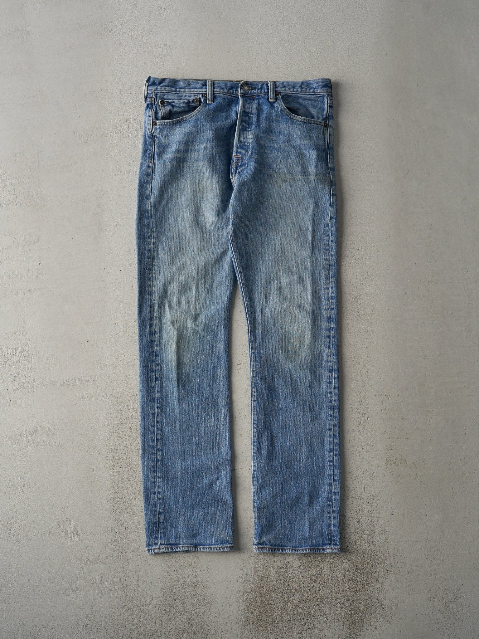 Vintage Y2K Light Wash Levi's 501s Jeans (34x31.5)
