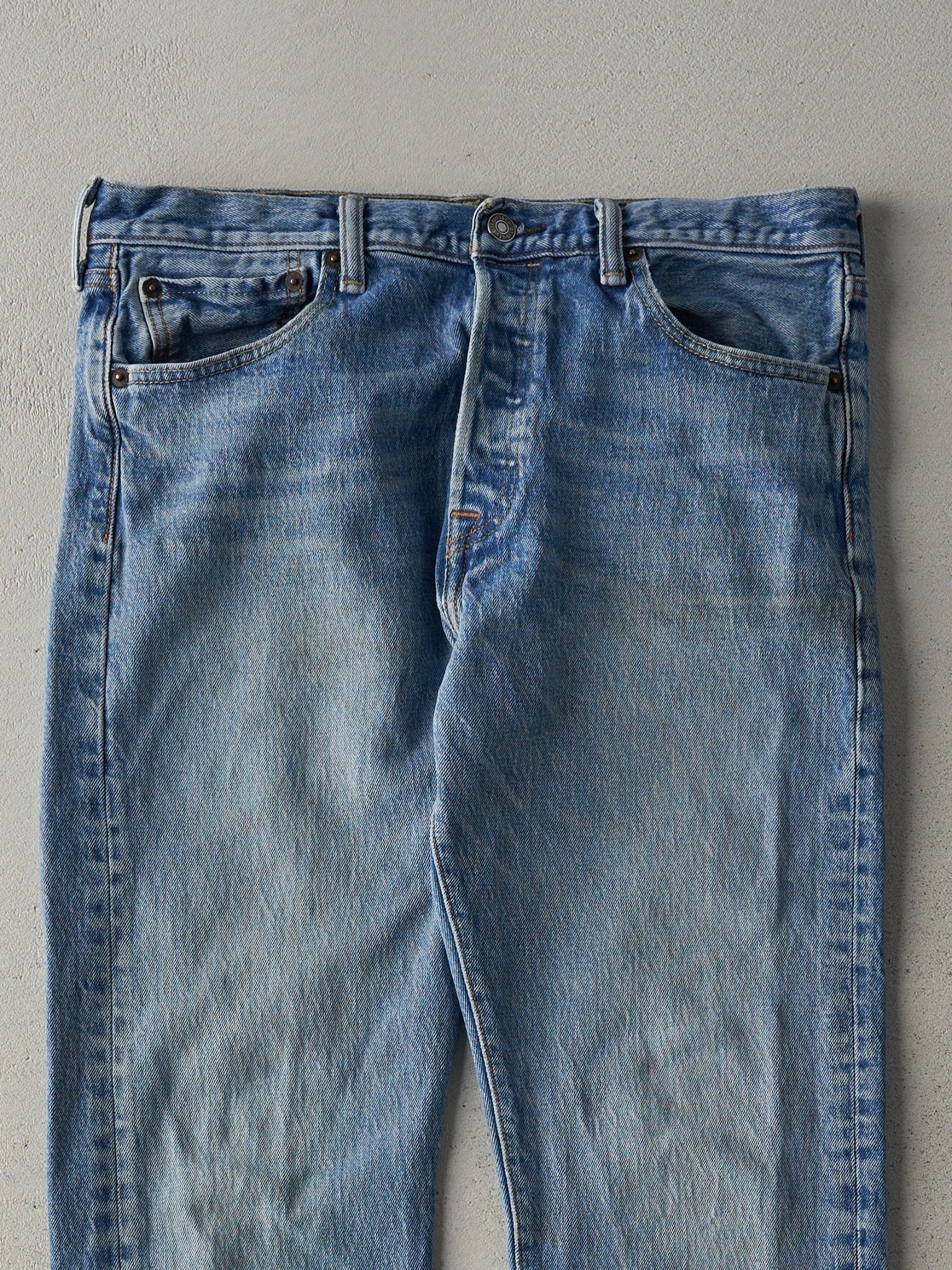 Vintage Y2K Light Wash Levi's 501s Jeans (34x31.5)