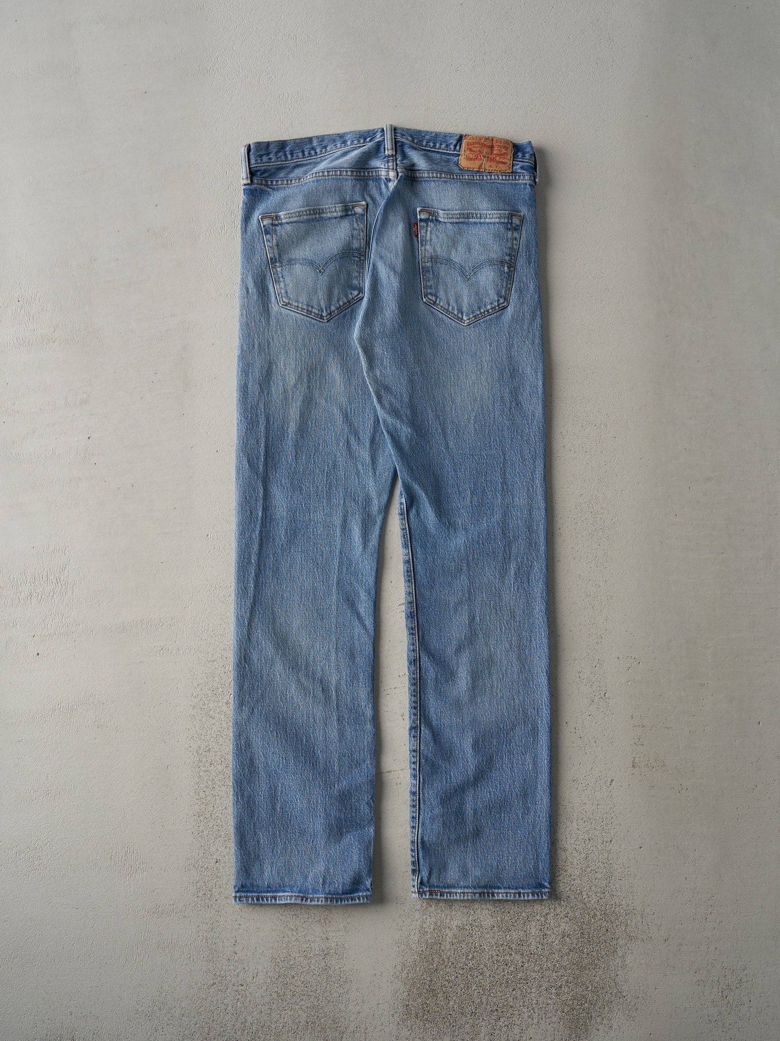 Vintage Y2K Light Wash Levi's 501s Jeans (34x31.5)