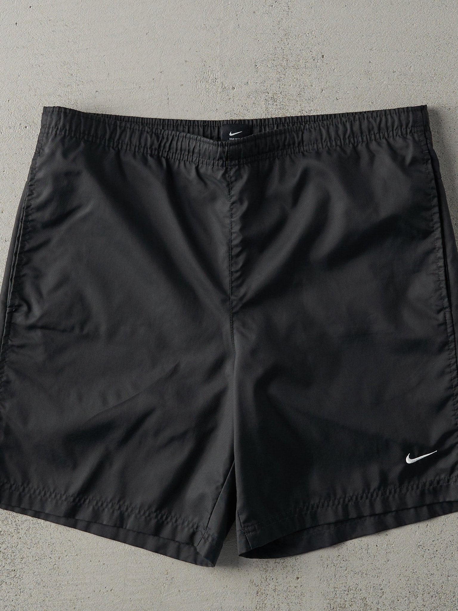 Vintage Y2K Black Nike Nylon Water Proof Shorts (36x7)