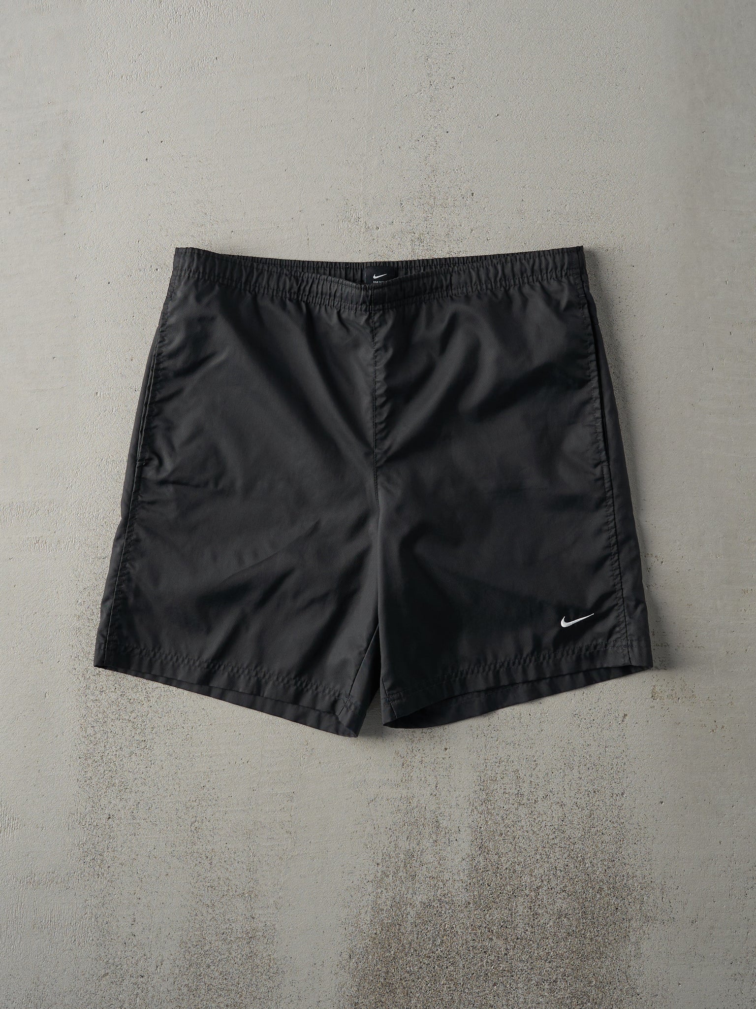 Vintage Y2K Black Nike Nylon Water Proof Shorts (36x7)