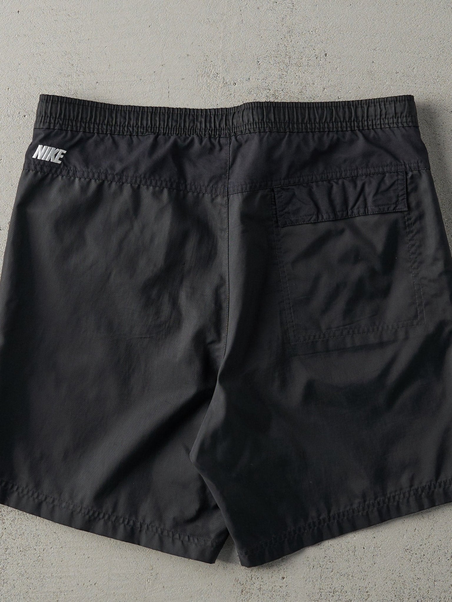 Vintage Y2K Black Nike Nylon Water Proof Shorts (36x7)