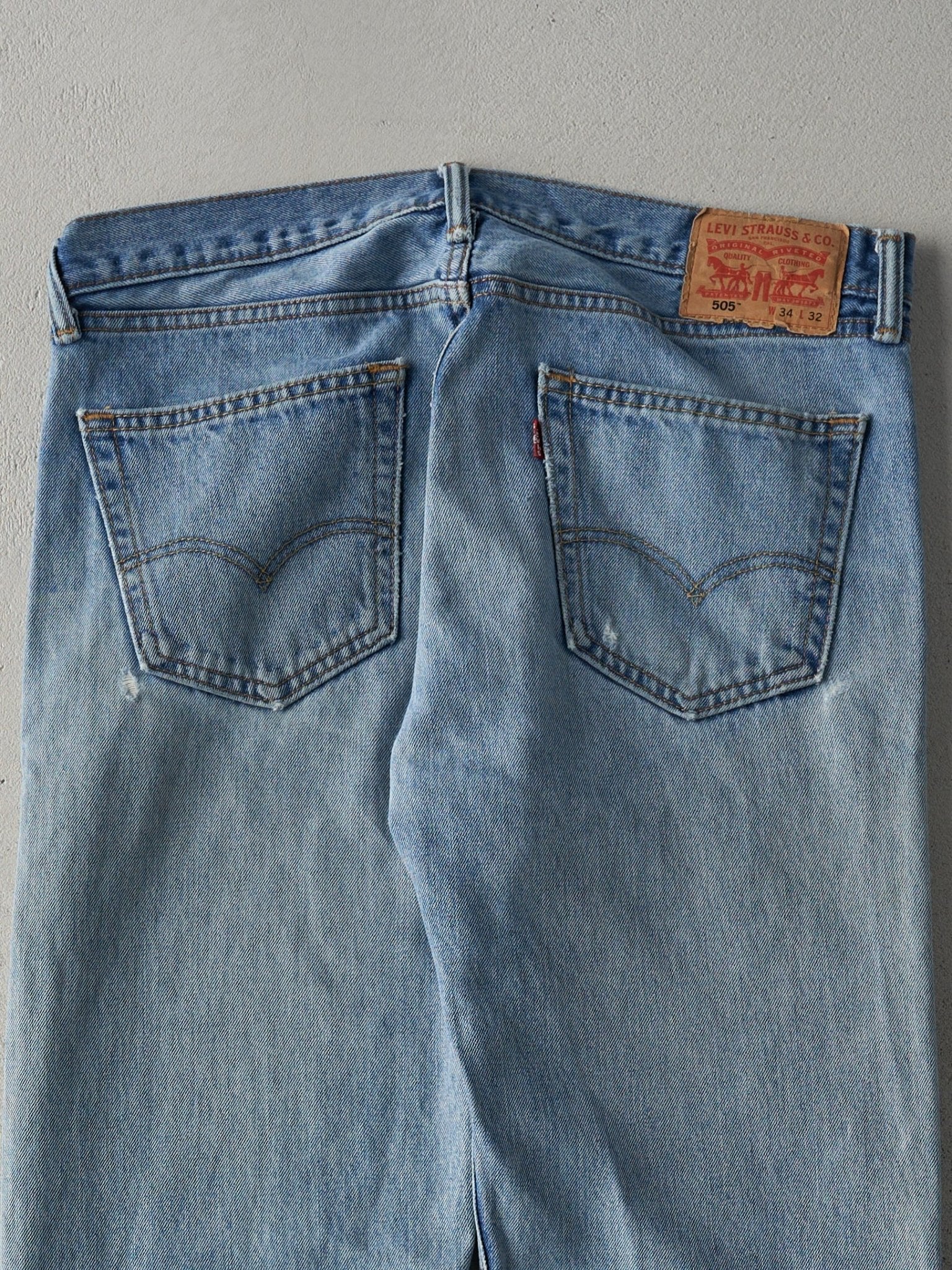 Vintage Y2K Light Wash Levi's 505 Jeans (36x31)