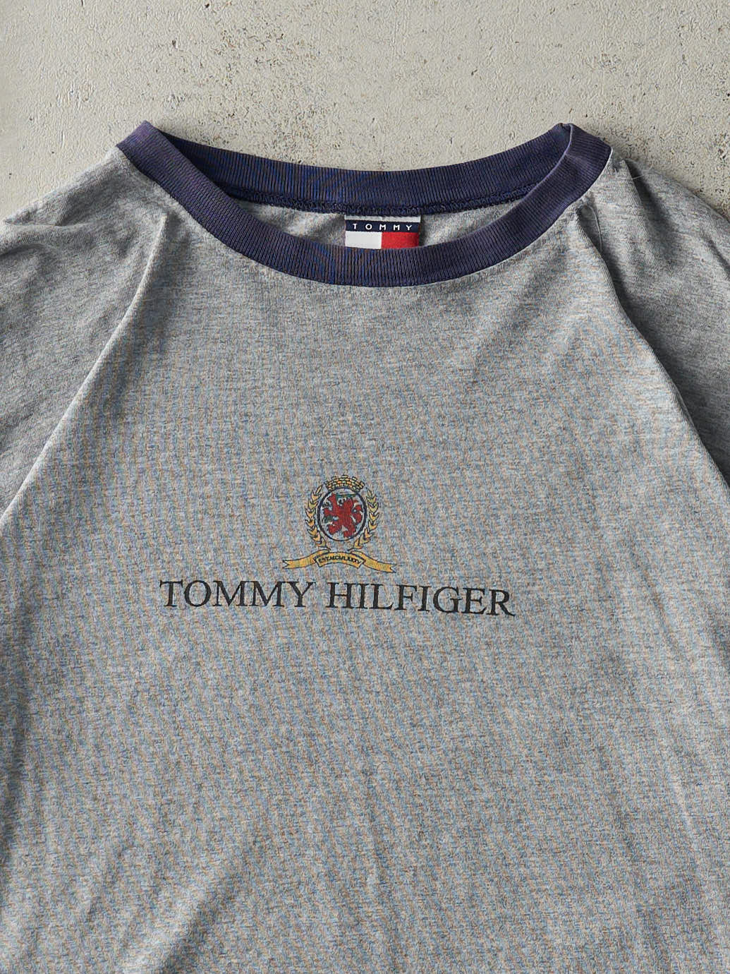 Vintage 90s Grey & Navy Tommy Hilfiger Tee (M)