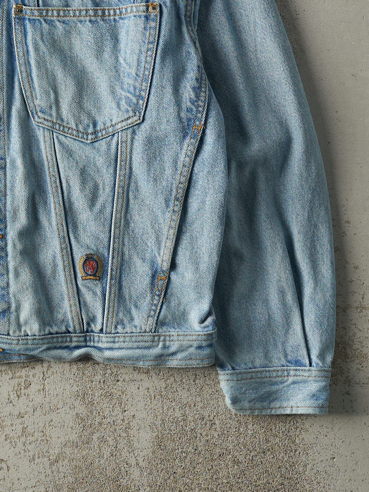 Vintage 90s Light Wash Tommy Hilfiger Denim Jacket (M)