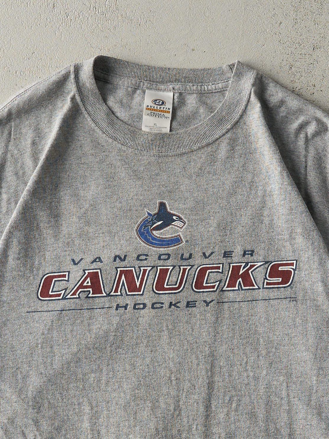 Vintage Y2K Grey Vancouver Canucks Tee (L)