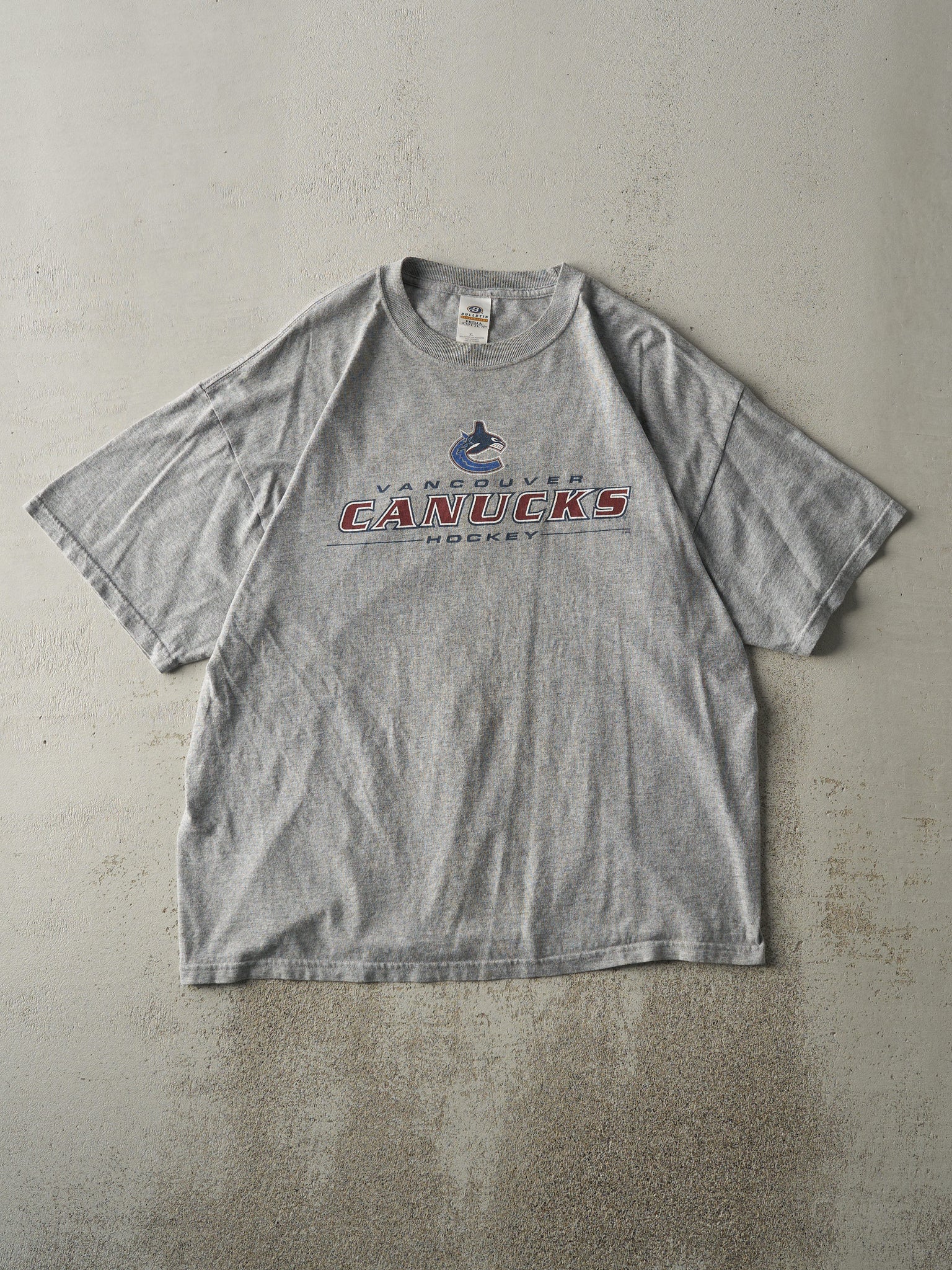 Vintage Y2K Grey Vancouver Canucks Tee (L)