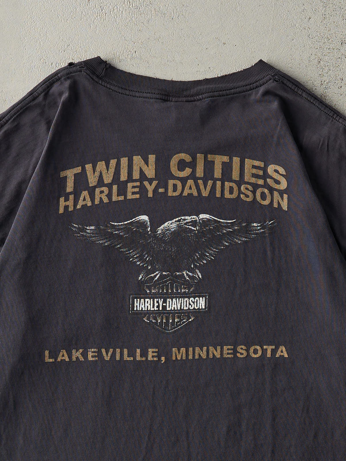 Vintage 04' Black Lakeville Minnesota Harley Davidson Pocket Tee (XL)