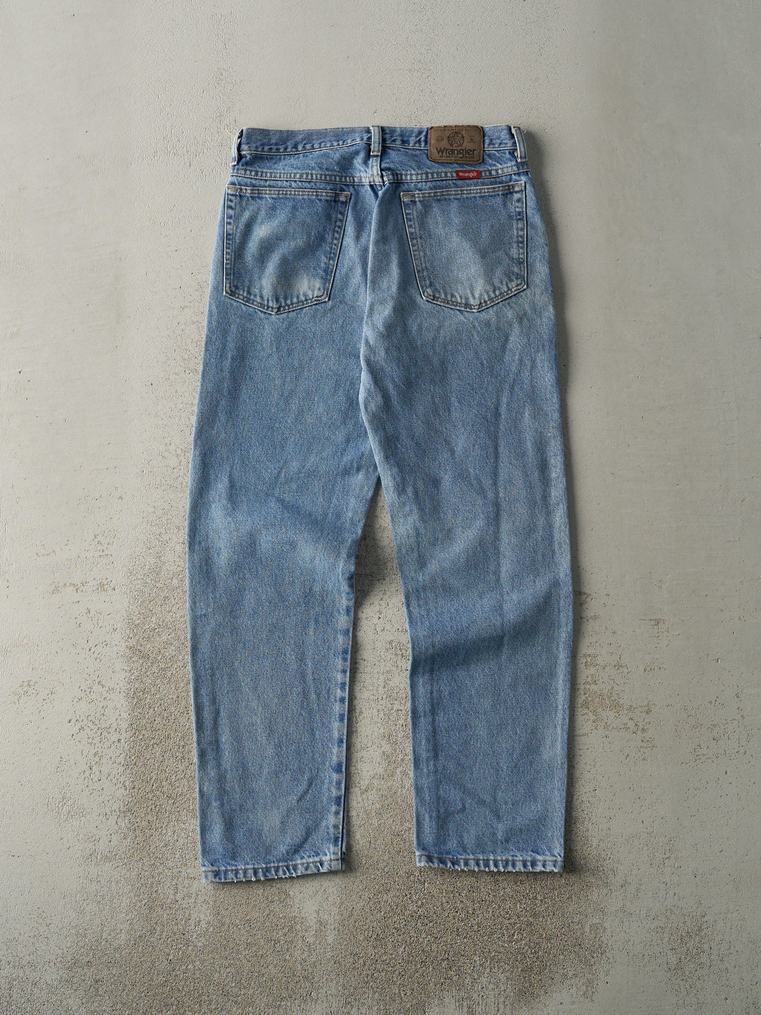 Vintage Y2K Light Wash Wrangler Jeans (32x29)