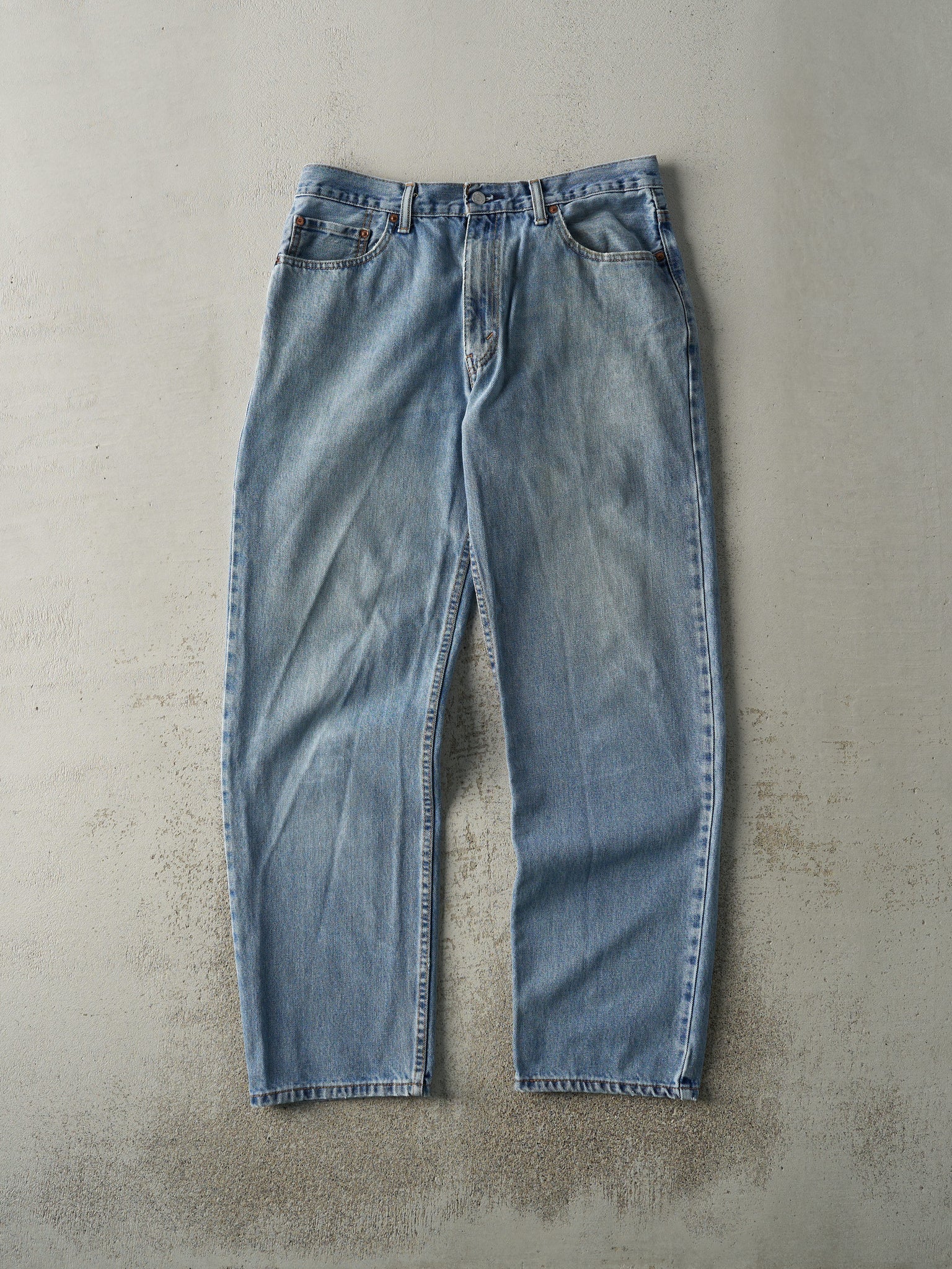 Vintage Y2K Light Wash Levi's 550 Jeans (34x31.5)