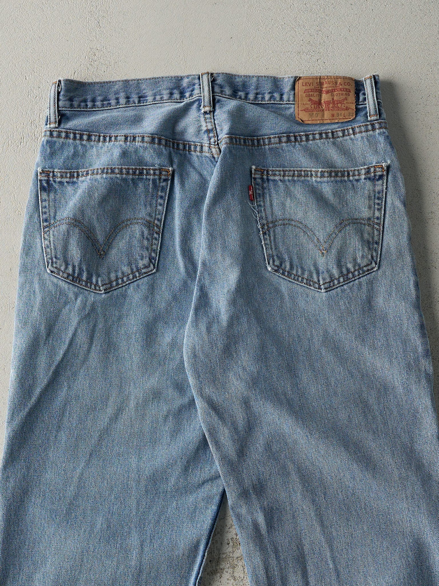 Vintage Y2K Light Wash Levi's 550 Jeans (34x31.5)