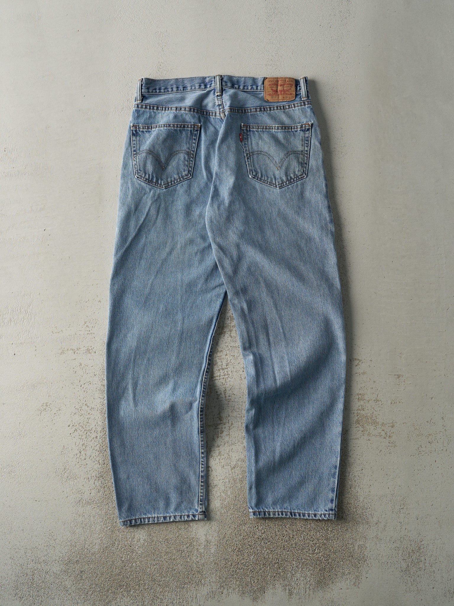 Vintage Y2K Light Wash Levi's 550 Jeans (34x31.5)