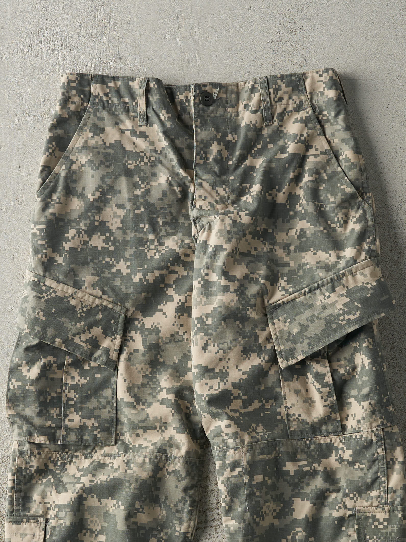 Vintage Y2K Digi Camo Cargo Army Pants (31x29.5) – Rebalance Vintage