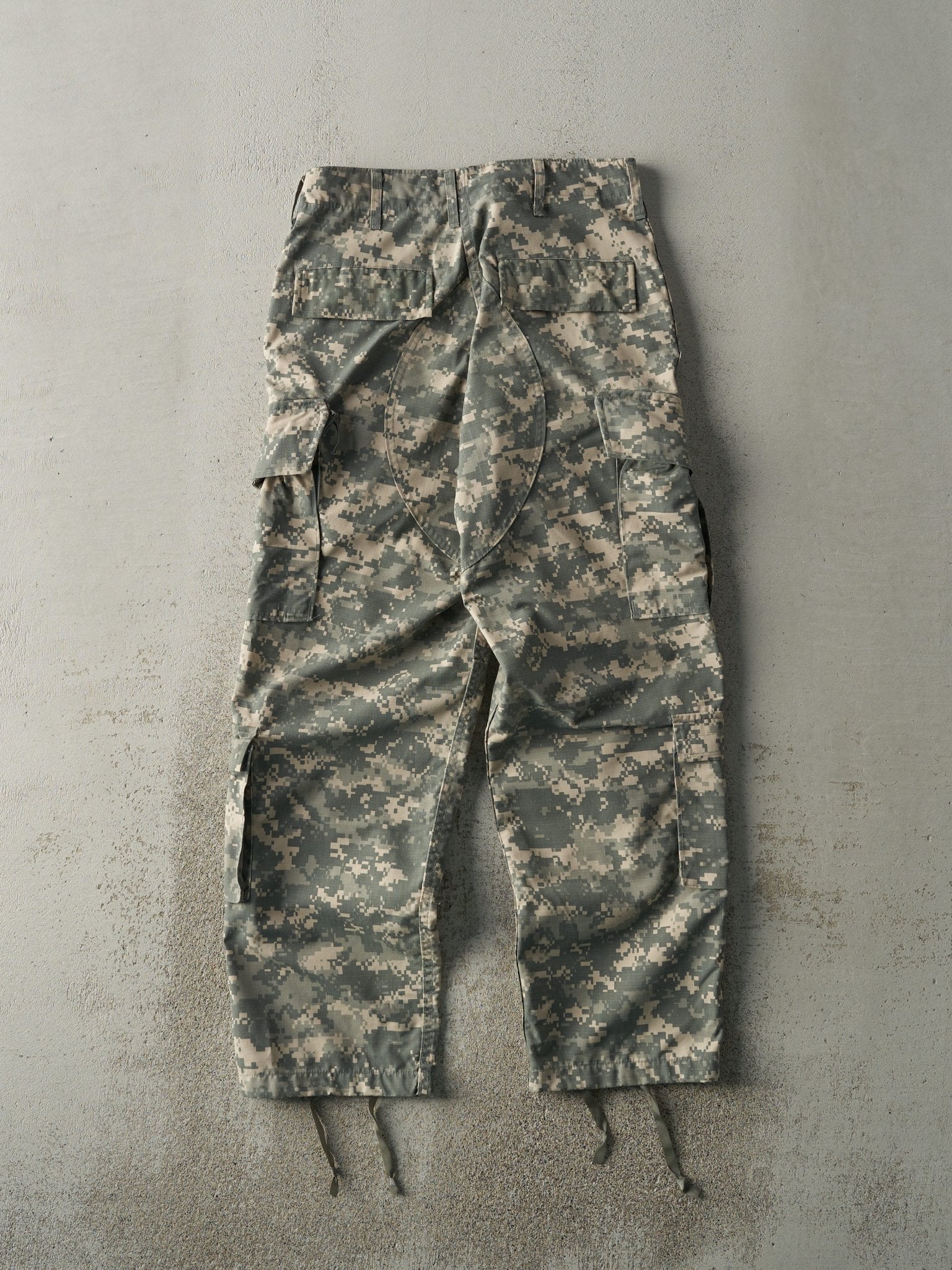 Vintage Y2K Digi Camo Cargo Army Pants (31x29.5) – Rebalance Vintage