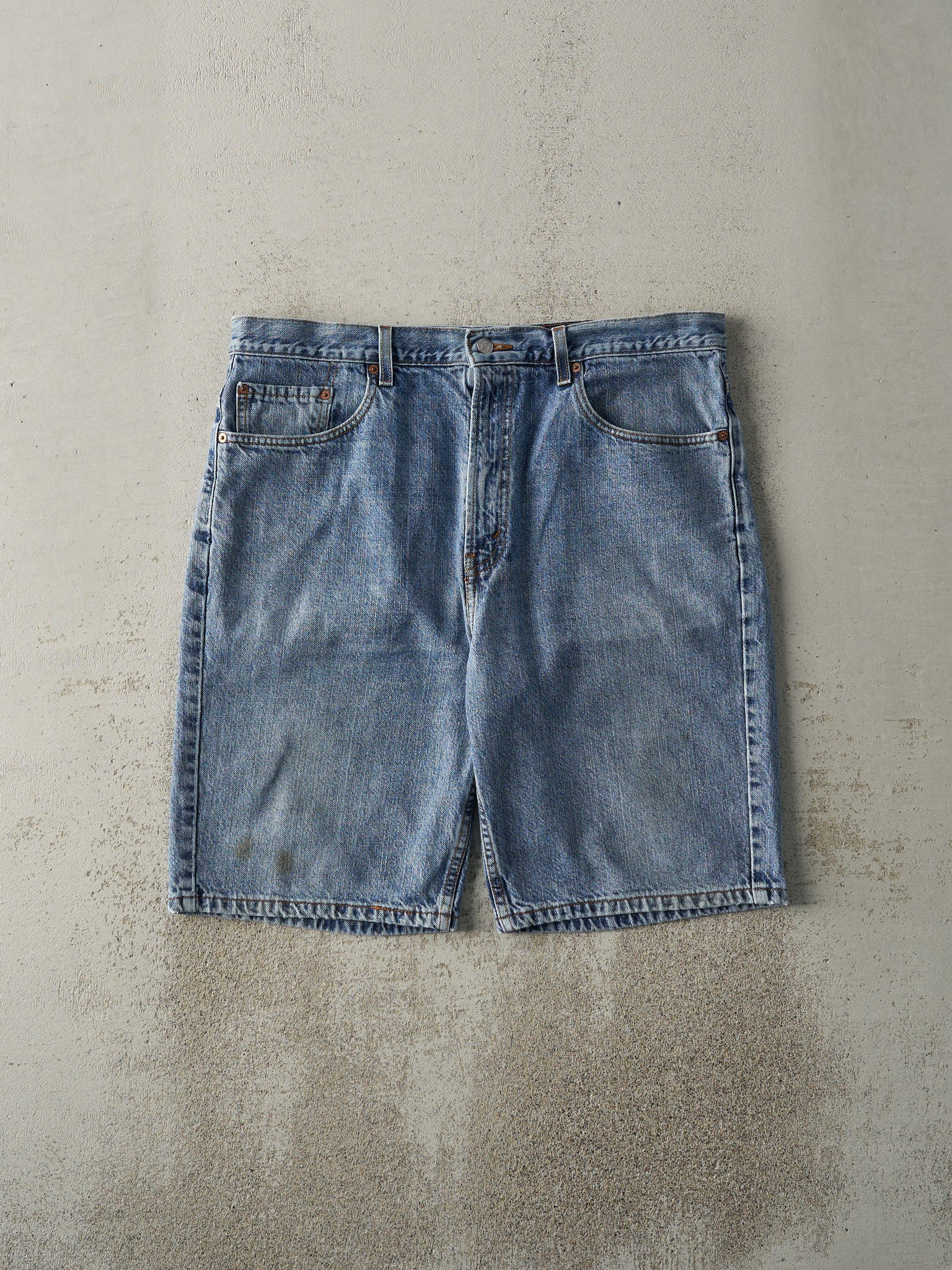 Vintage Y2K Mid Wash Levi's 505 Jean Shorts (38x10.5)