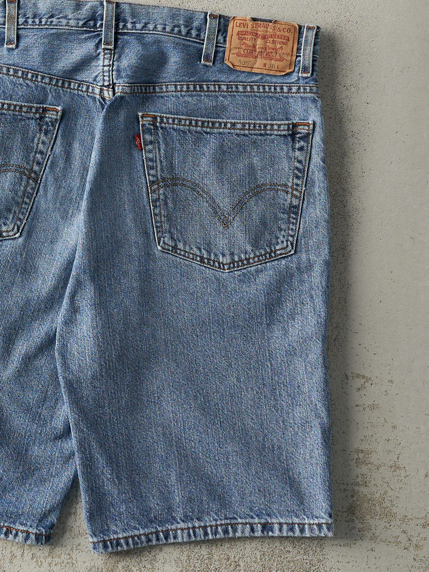 Vintage Y2K Mid Wash Levi's 505 Jean Shorts (38x10.5)
