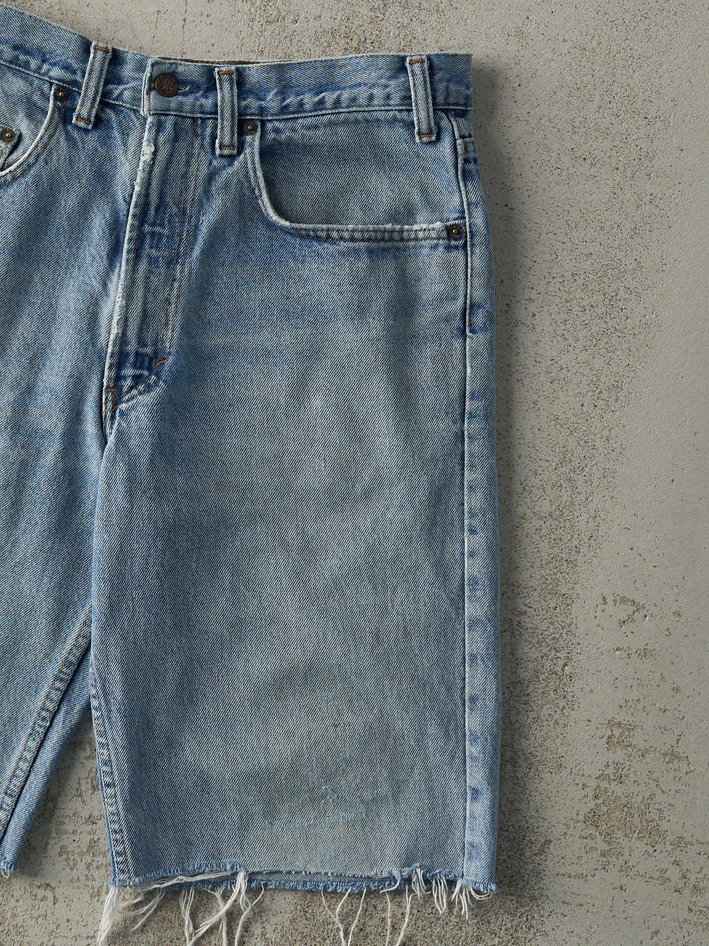 Vintage 90s Light Wash Cut Off Jean Shorts (32x11)