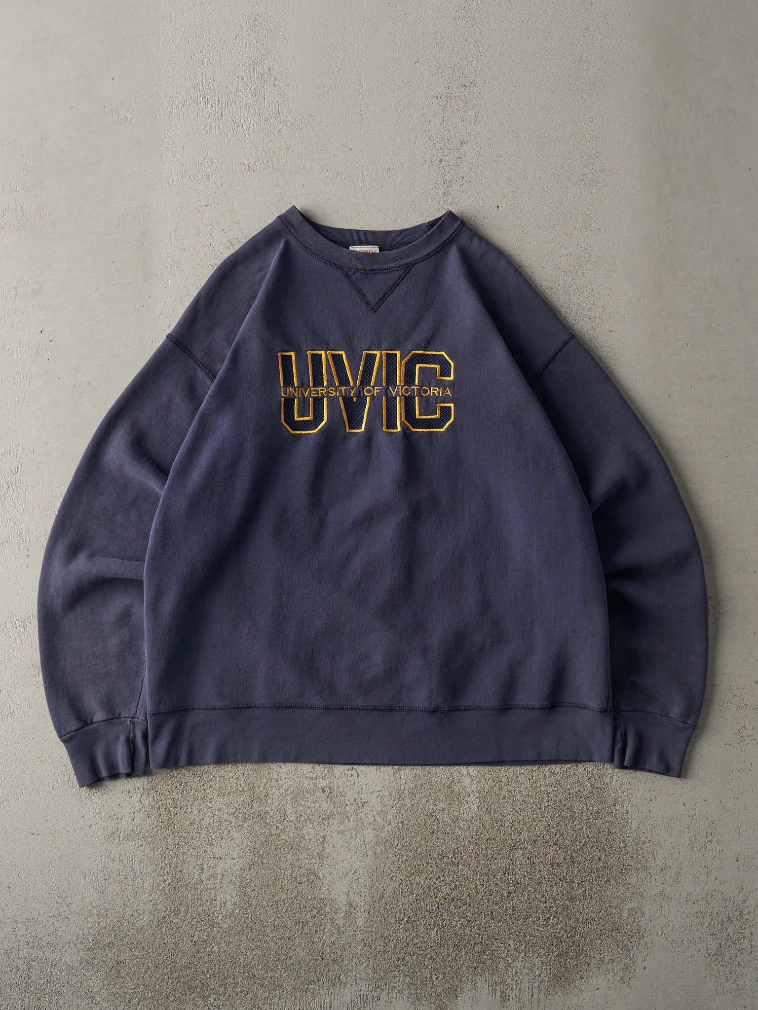 Vintage 90s Navy Blue Embroidered University of Victoria Crewneck (L)