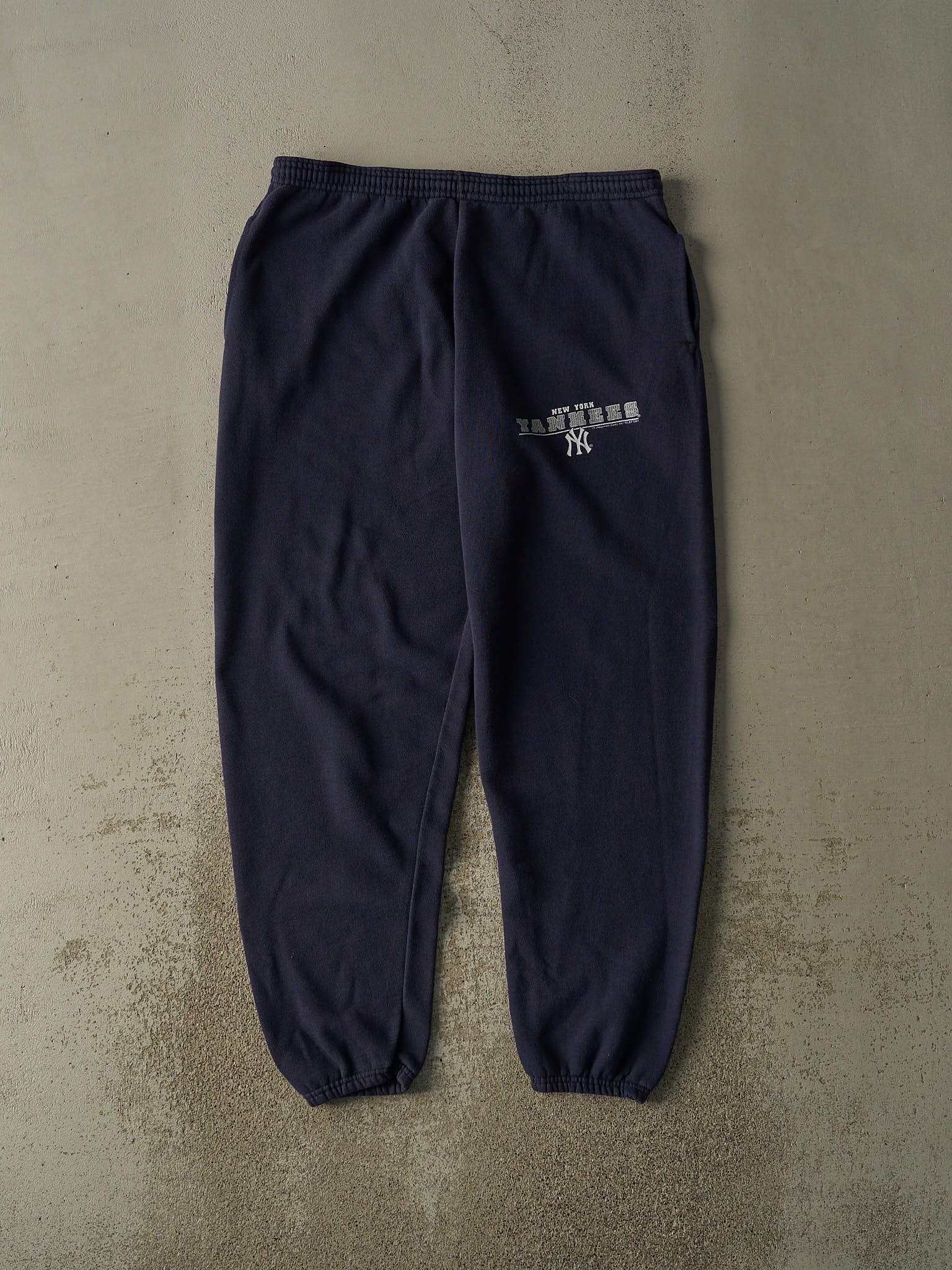 Vintage 01' Navy Blue New York Yankees Embroidered Sweatpants (34x29.5)