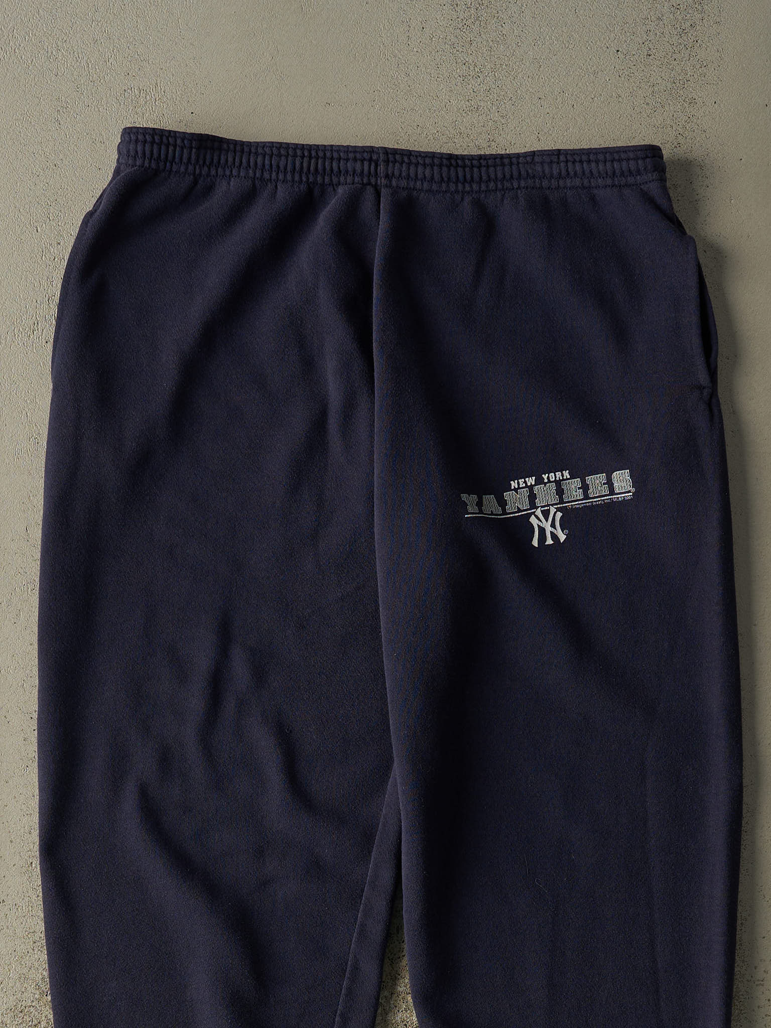 Vintage 01' Navy Blue New York Yankees Embroidered Sweatpants (34x29.5)