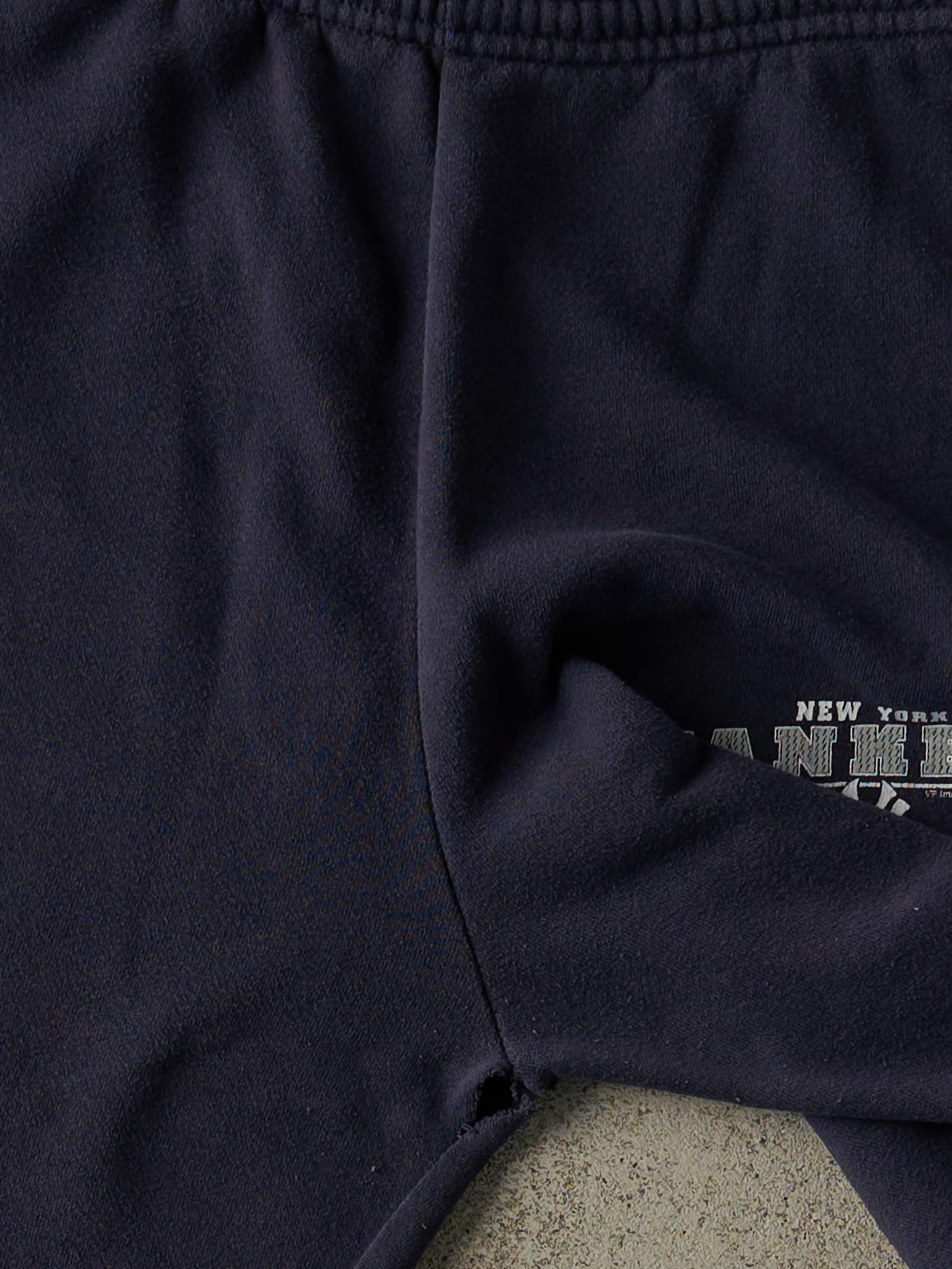Vintage 01' Navy Blue New York Yankees Embroidered Sweatpants (34x29.5)