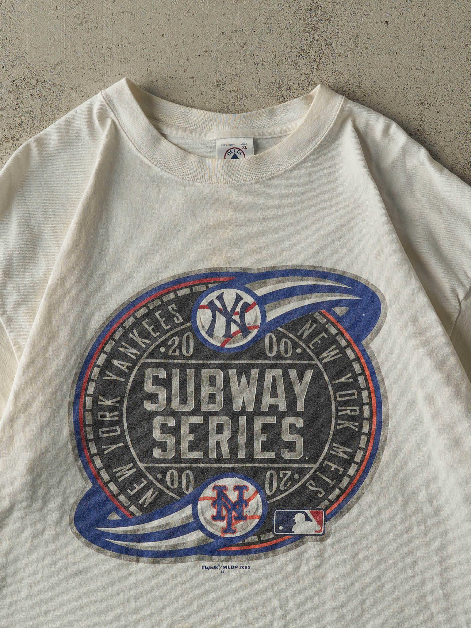 Vintage 00' White New York Yankees vs New York Mets Subway Series Tee (L/XL)