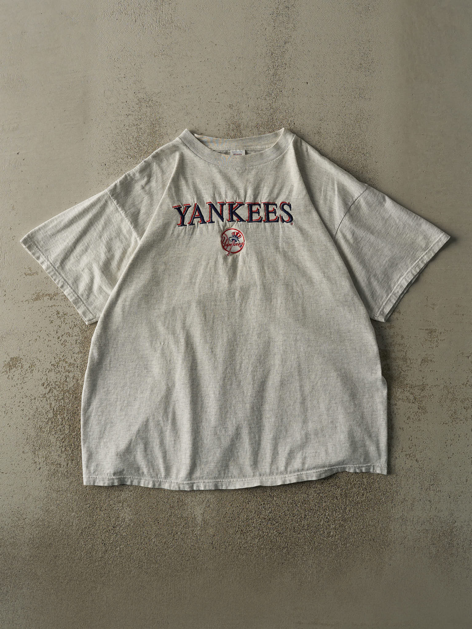 Vintage 90s Heather Grey New York Yankees Embroidered Tee (XL/XXL)