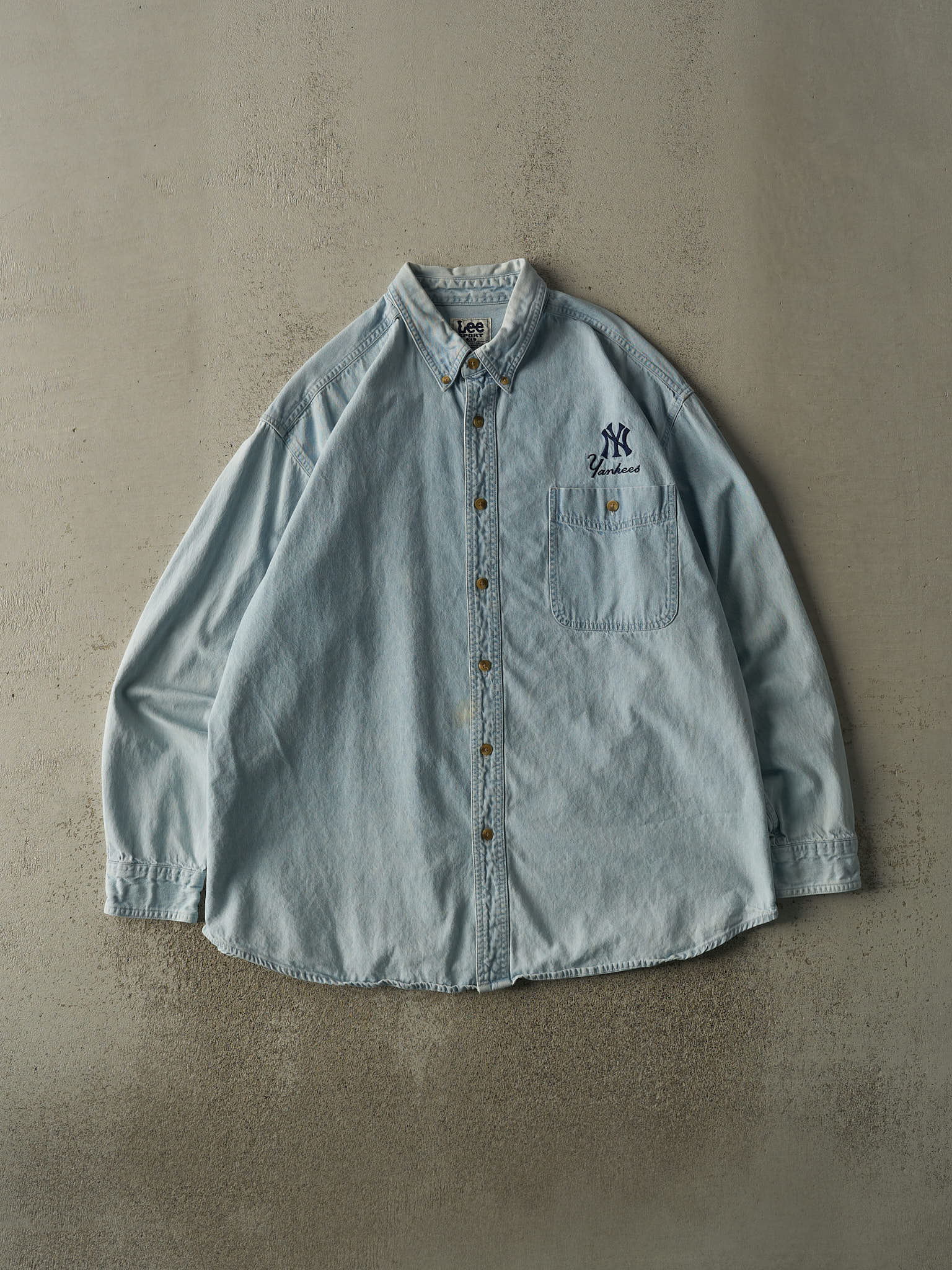 Vintage 90s Light Wash New York Yankees Embroidered Denim Button Up (XXL/XXXL)