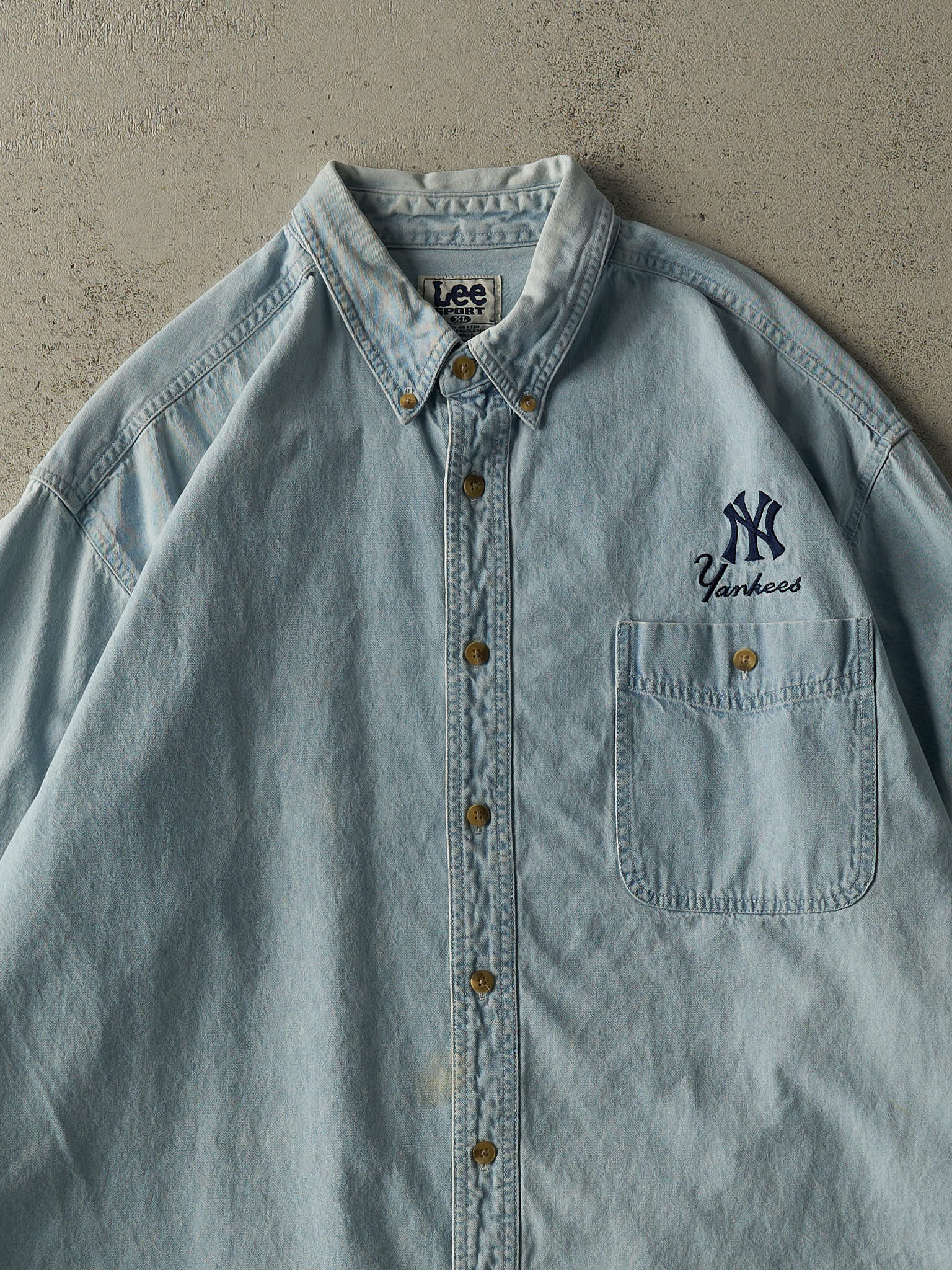 Vintage 90s Light Wash New York Yankees Embroidered Denim Button Up (XXL/XXXL)