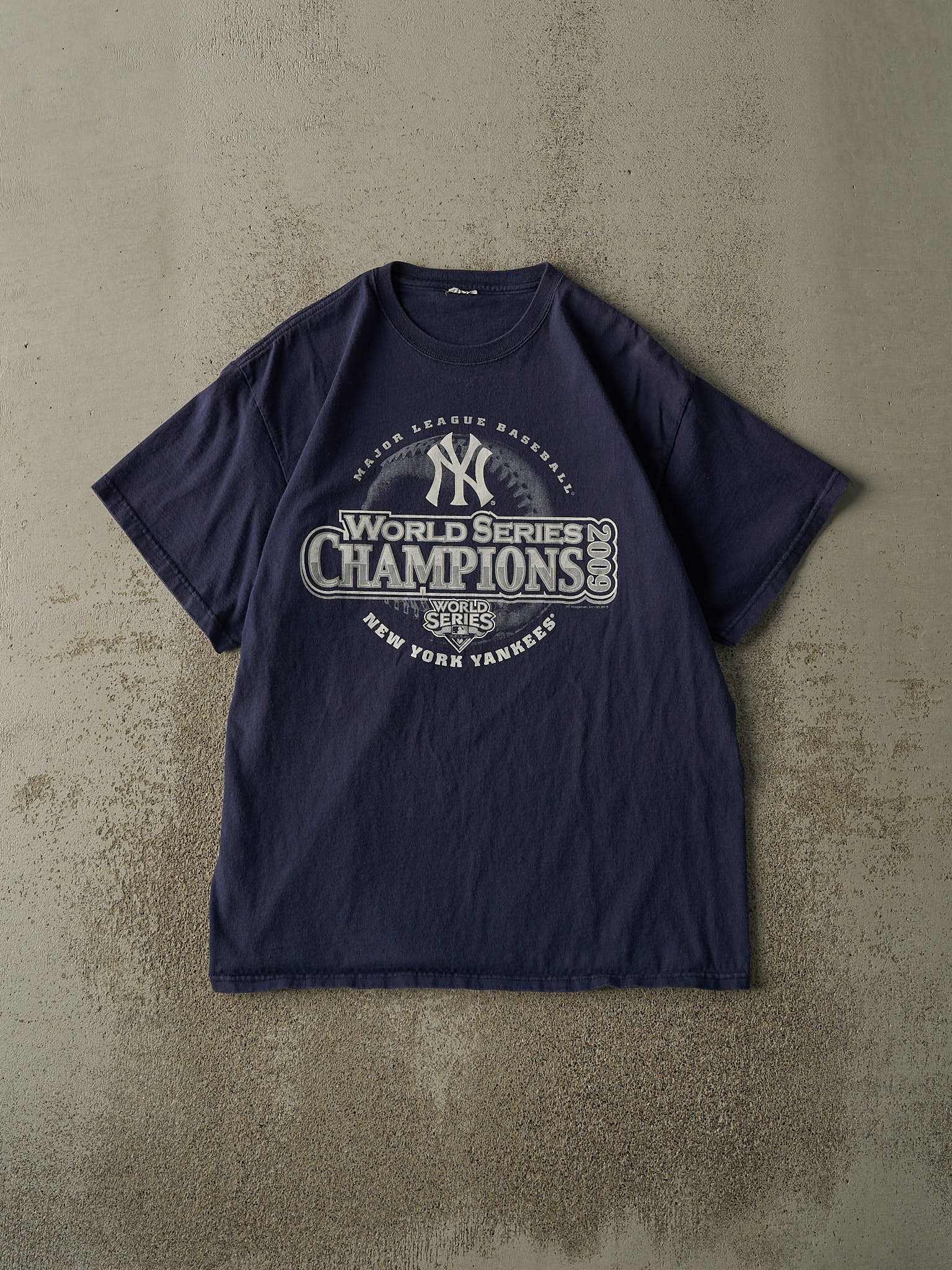 Vintage 09' Navy Blue New York Yankees World Series Champions Tee (M/L)