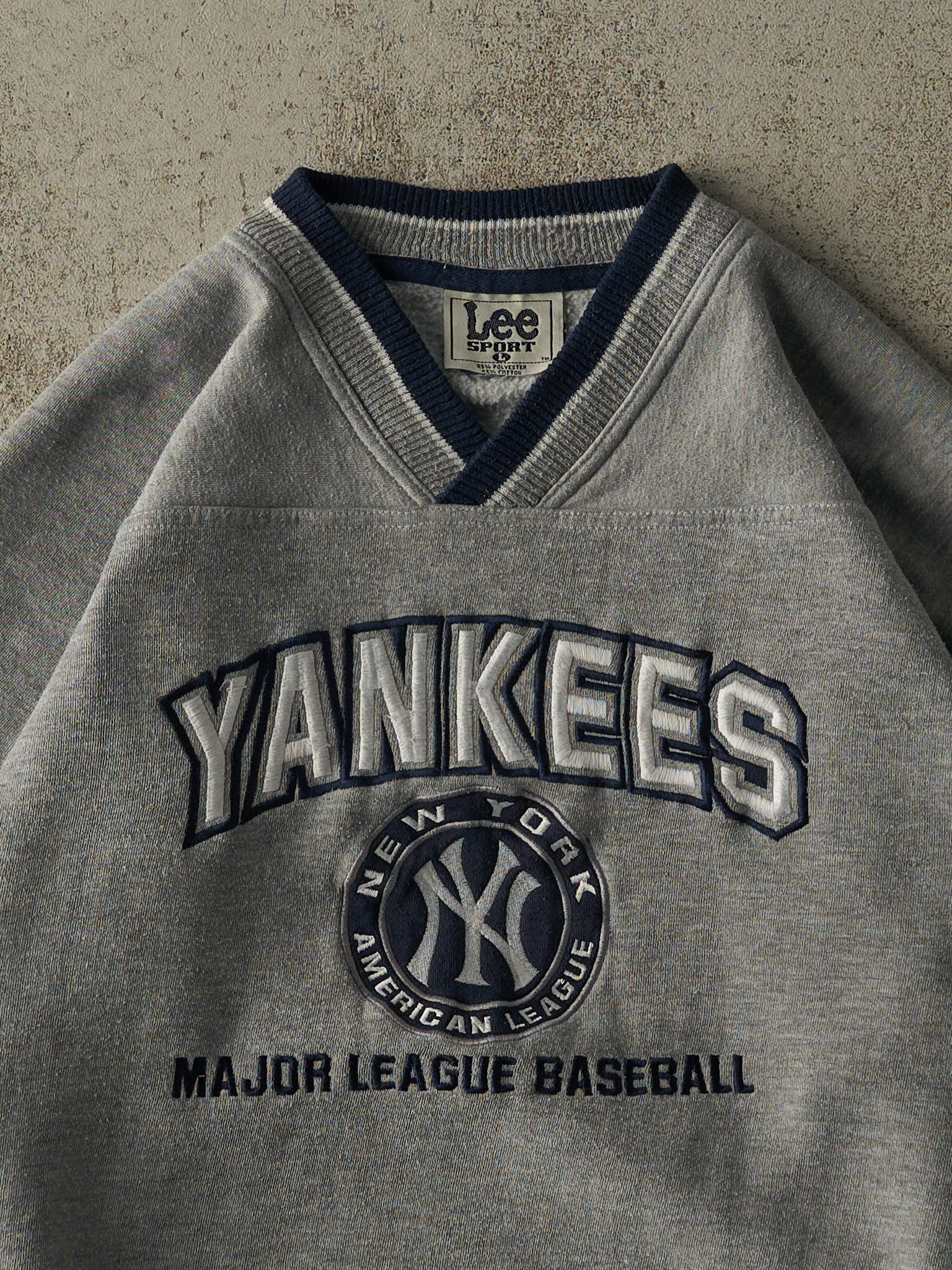 Vintage 90s Grey New York Yankees Embroidered Boxy Crewneck (L/XL)