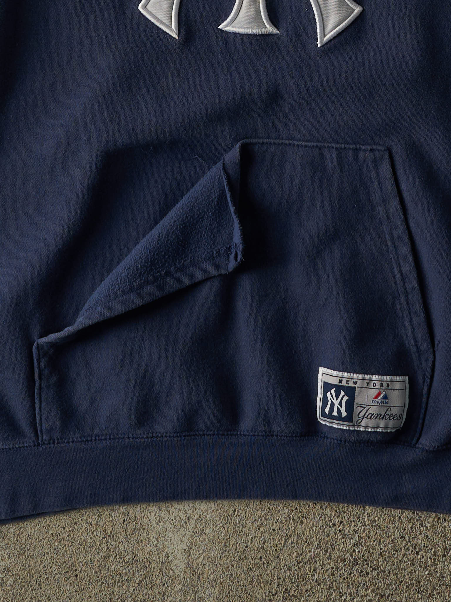 Vintage 90s Navy Blue New York Yankees Embroidered Hoodie (XL/XXL)