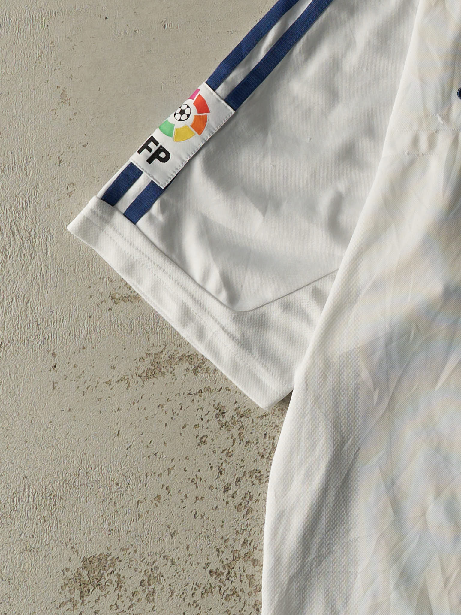 Vintage Y2K White Adidas Real Madrid Zinedine Zidane #5 Soccer Jersey (L/XL)